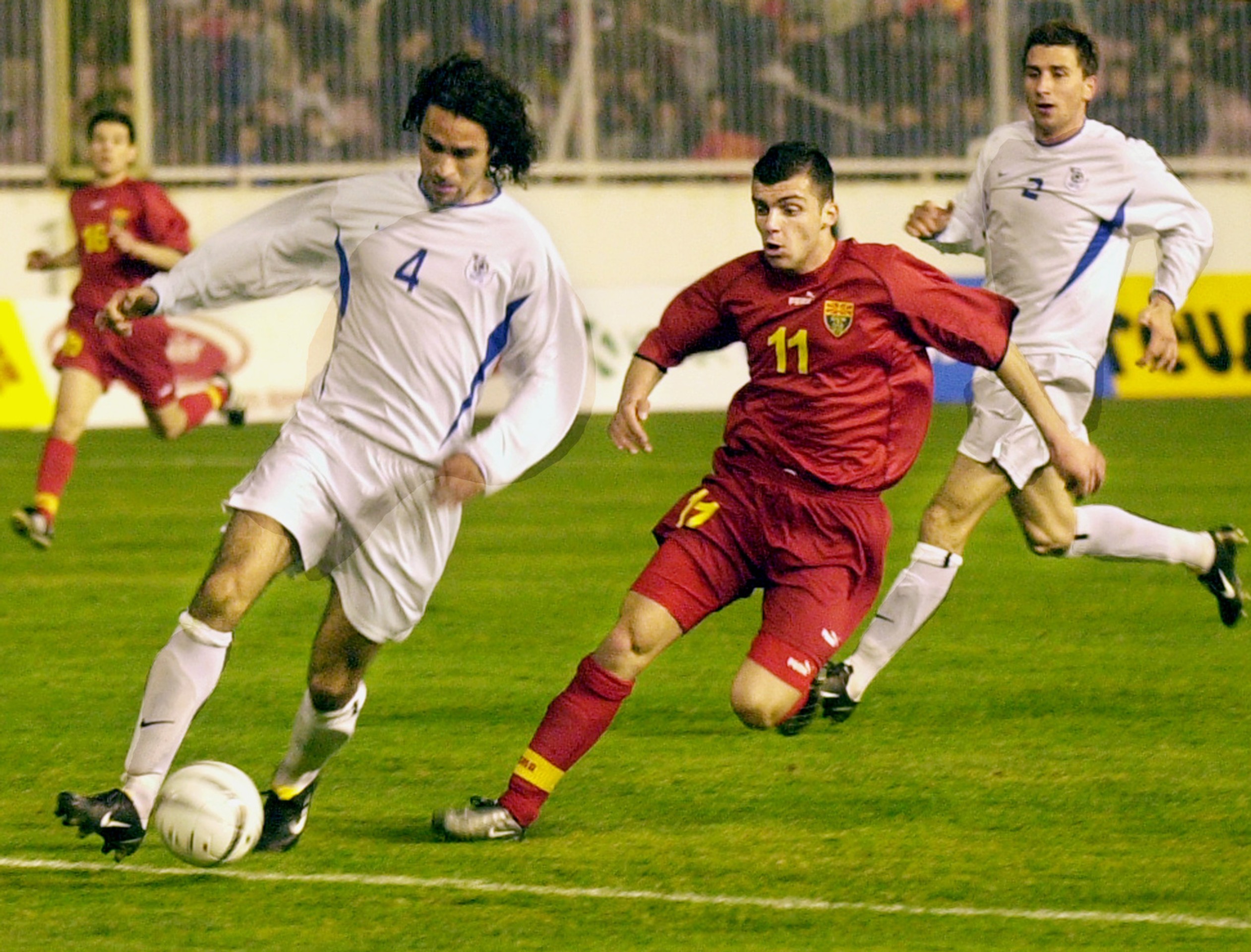 V zápase kvalifikácie EURO 2004 sa slovenská futbalová reprezentácia udržala v hre o postup, keď 29. marca 2003 v Skopje zvíťazi