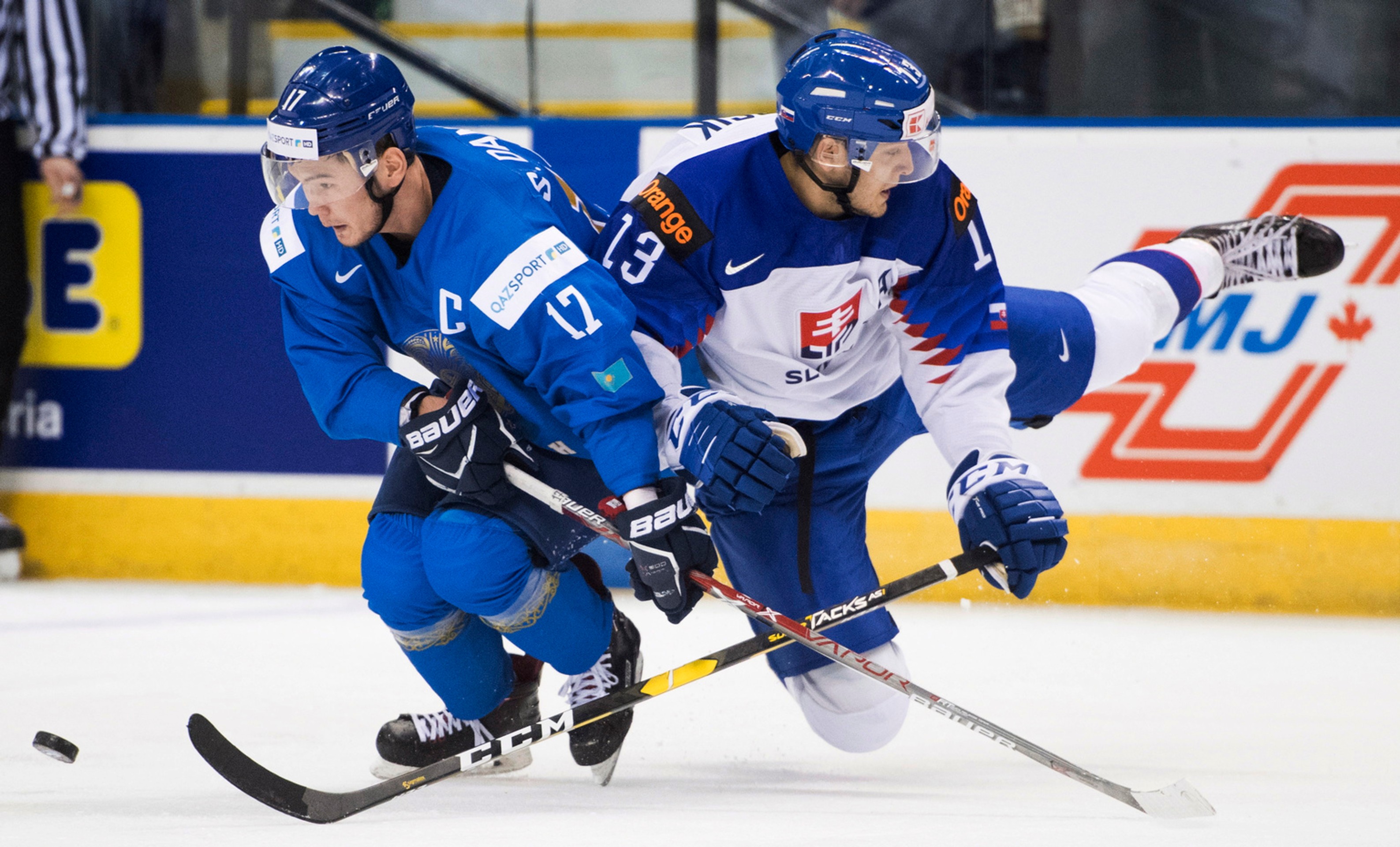 Ali so svojou mamou.