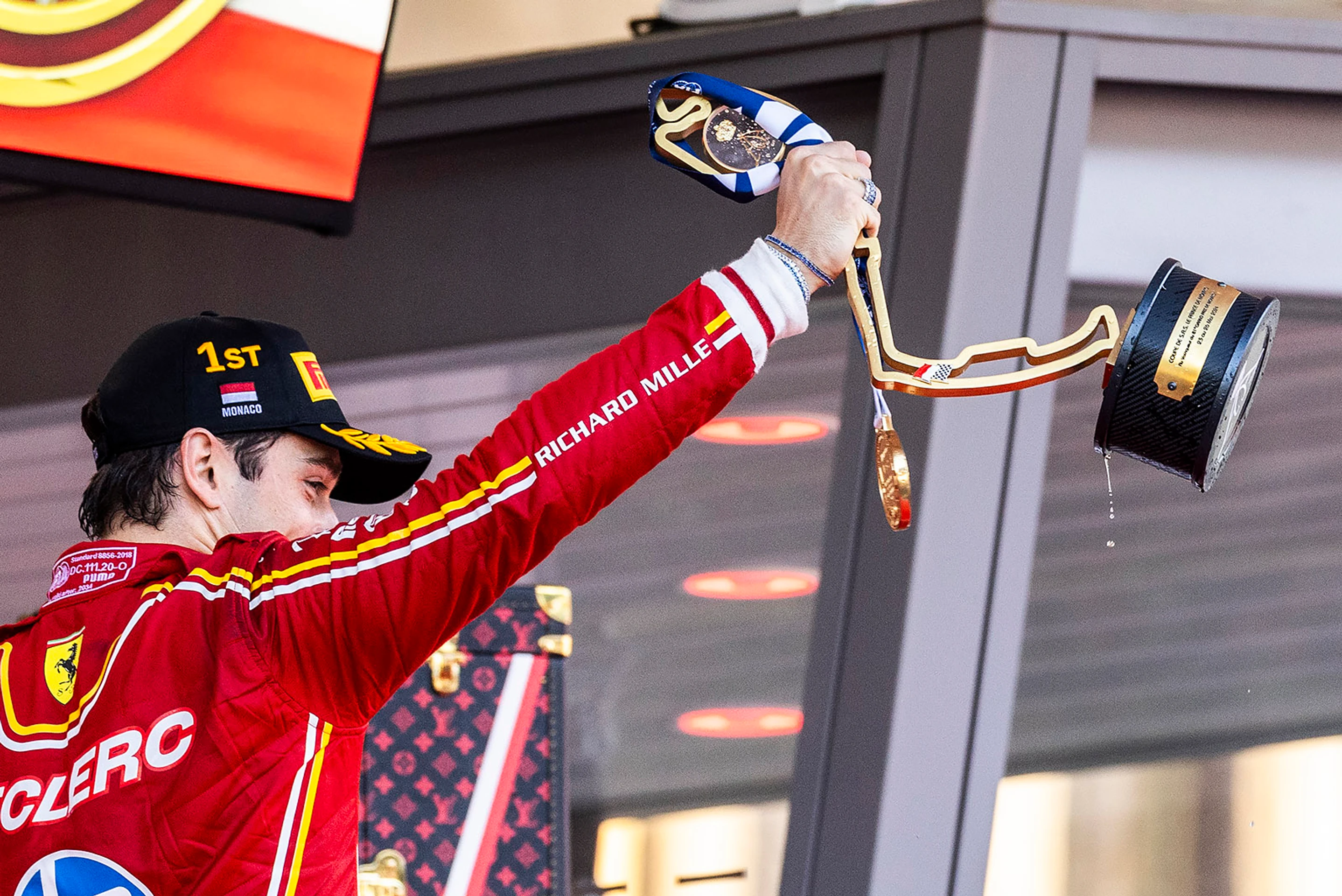 Charles Leclerc z Ferrari sa dočkal triumfu.