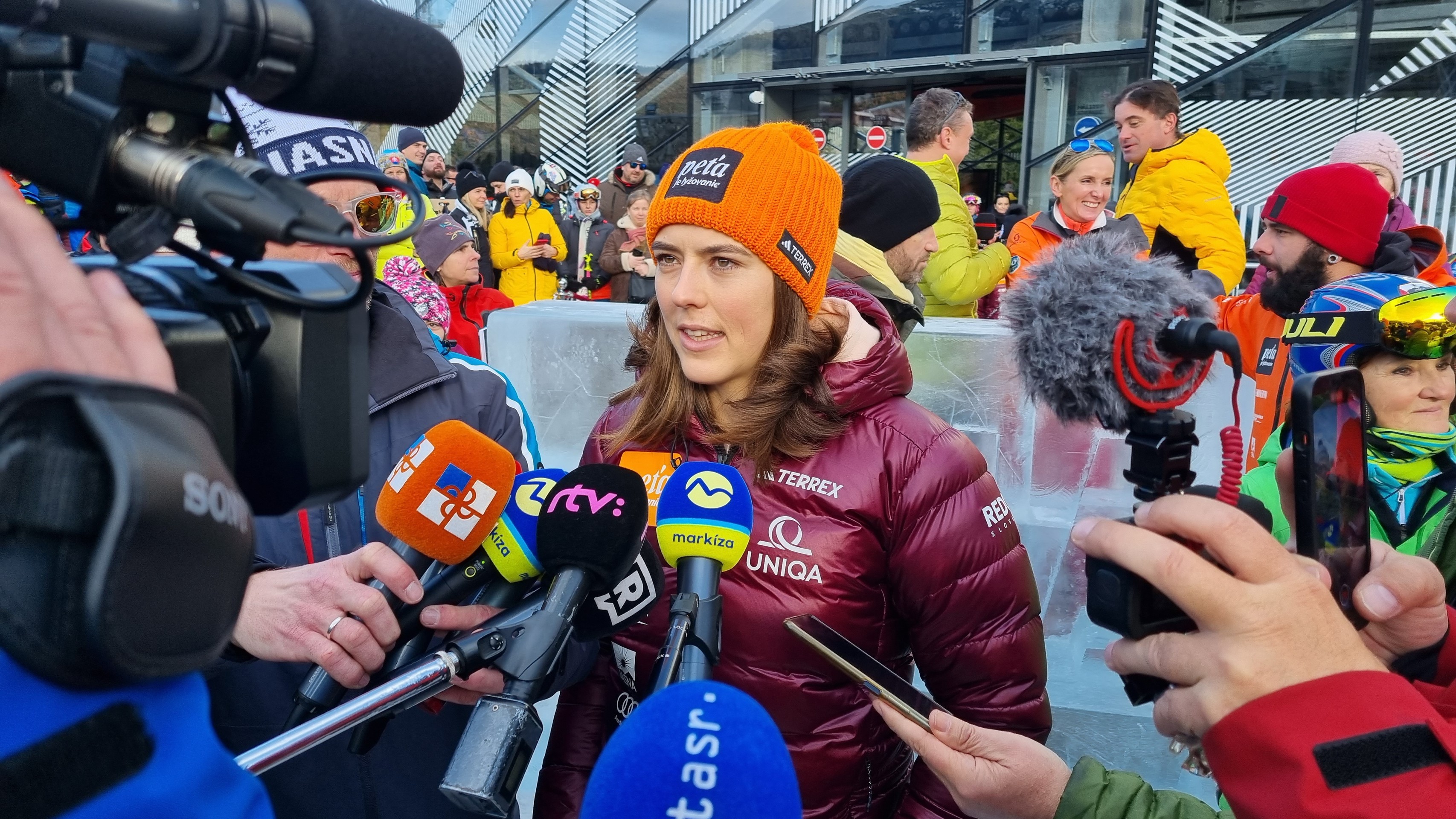 Petra Vlhová otvorila zimnú turistickú sezónu na Liptove.