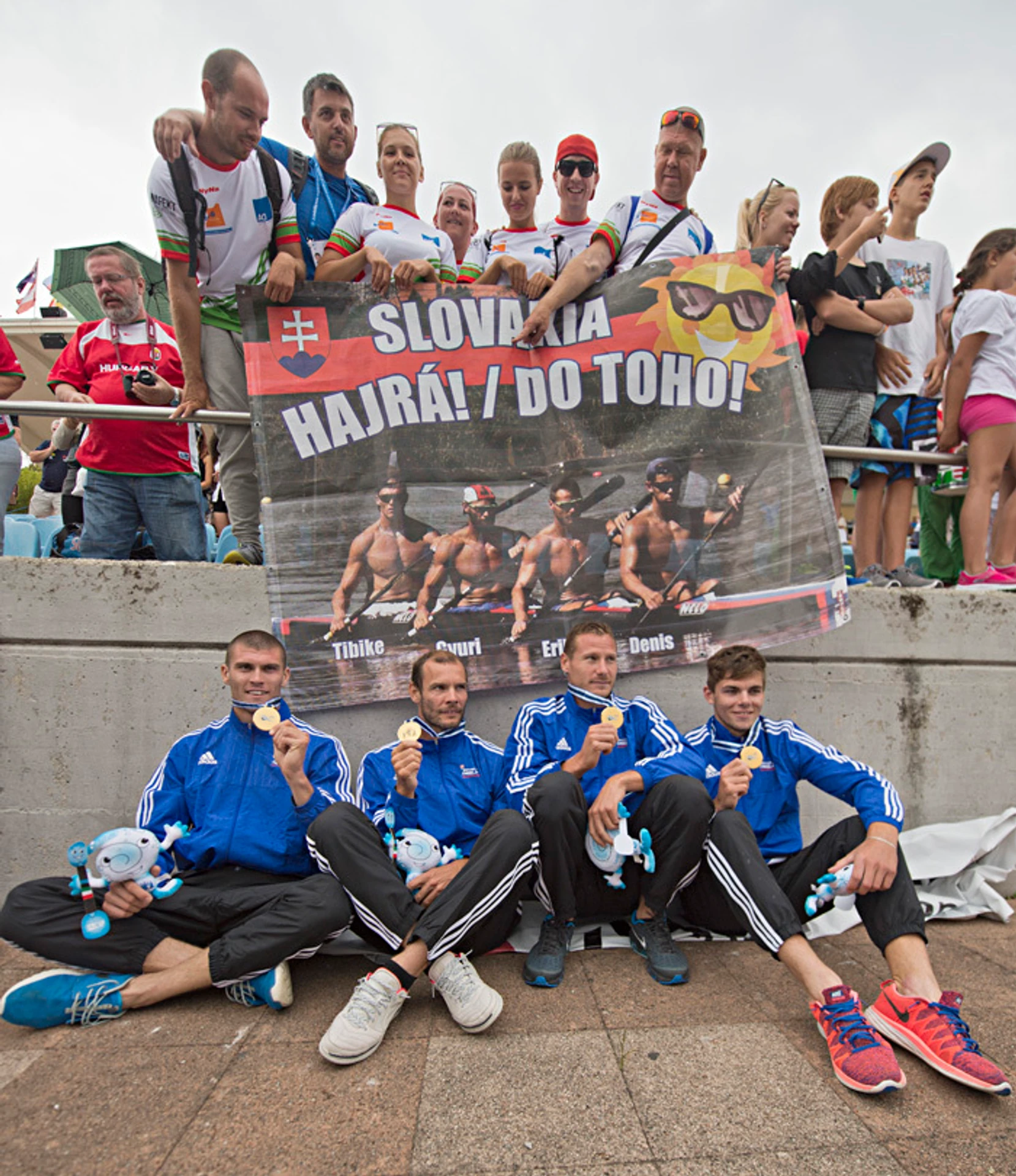 Fanúšikovia a majstri sveta K4 Denis Myšák, Erik Vlček, Juraj Tarr, Tibor Linka.