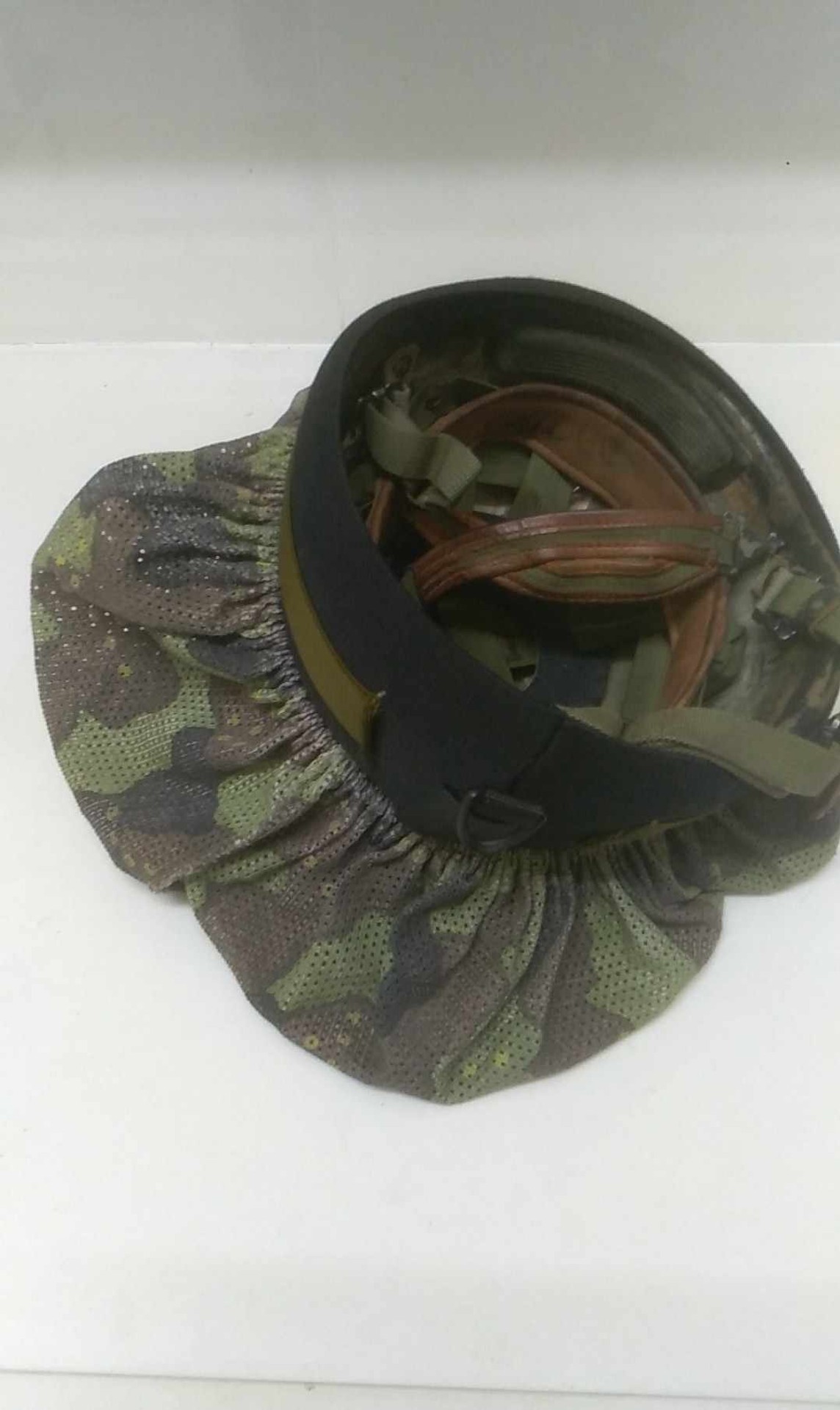 Micnefet nasadený na prilbe.