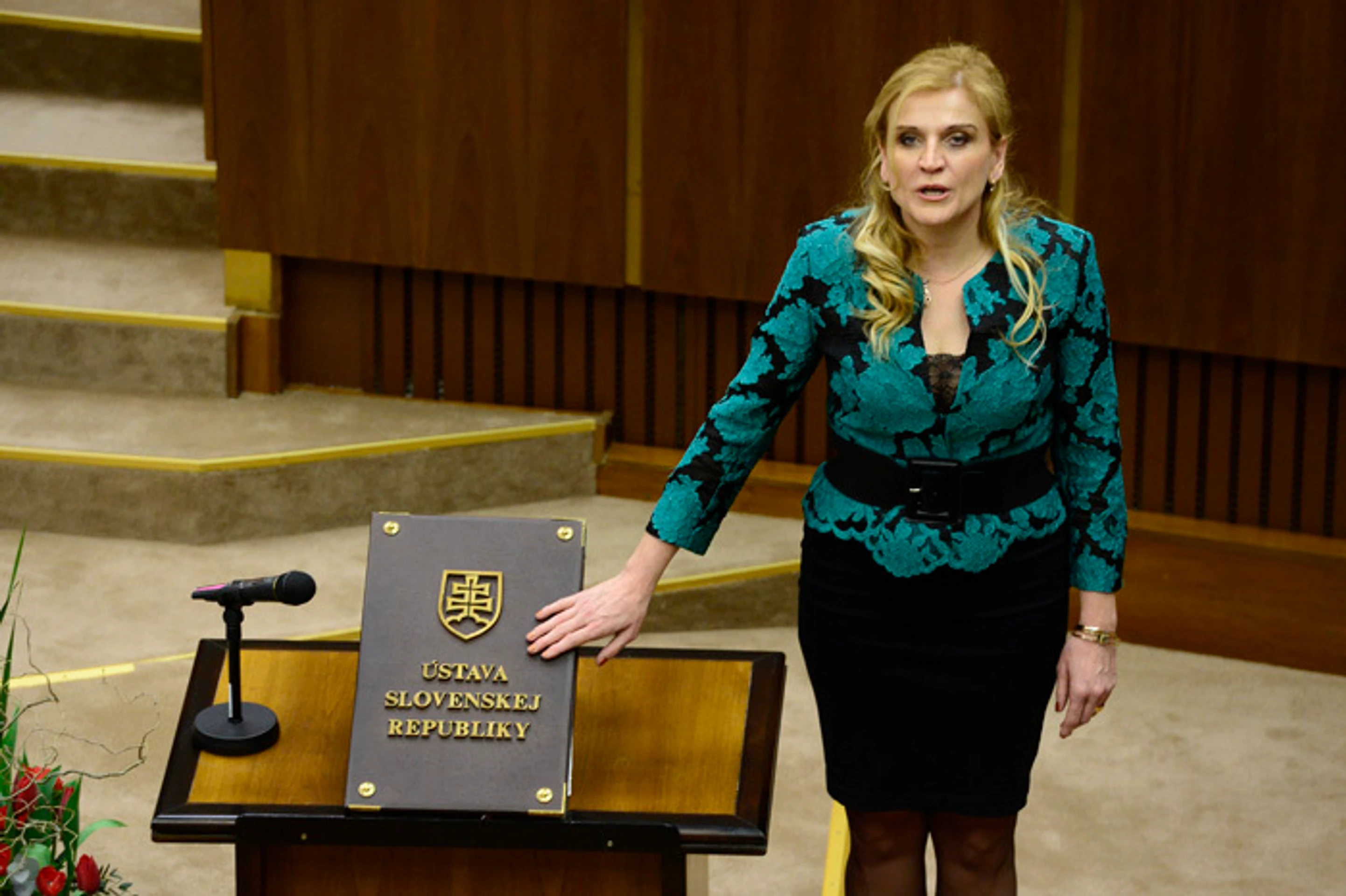 Jana Vaľová (SMER-SD) skladá poslanecký sľub.