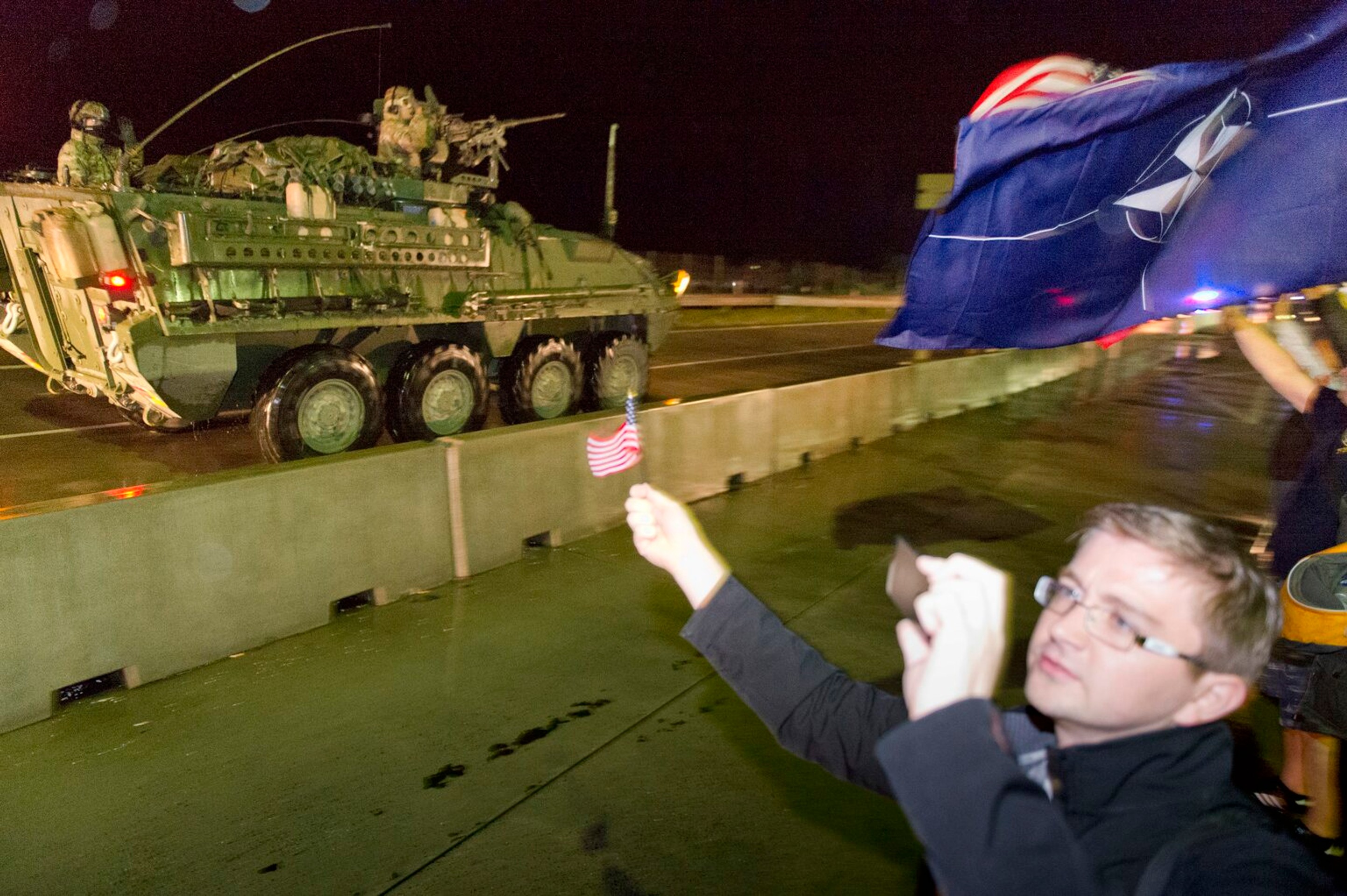 Vítanie americkej armády na česko-slovenských hraniciach.