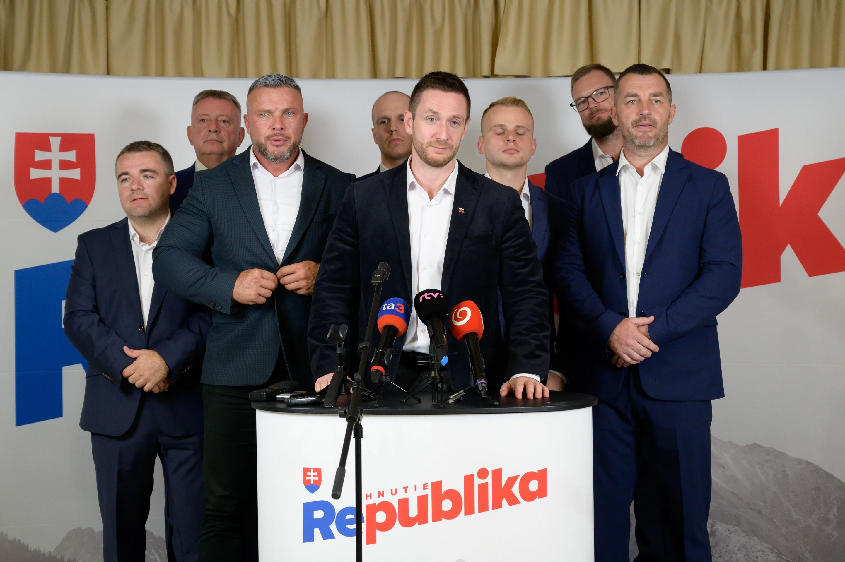 Republika počas volebnej noci. 