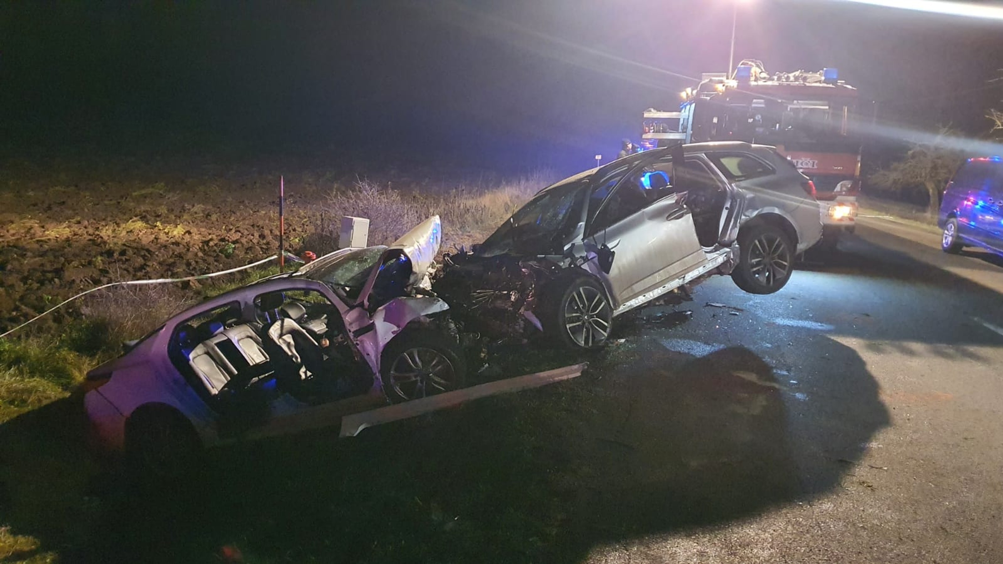 Tragickú čelnú zrážku pri Tornali neprežili štyri osoby.