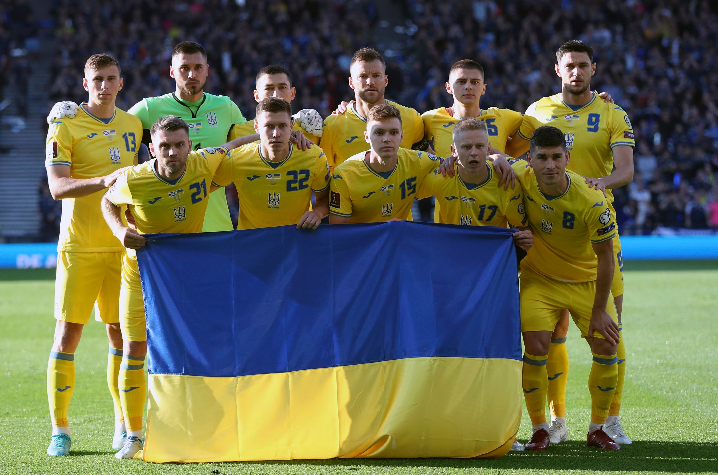 Reprezentanti Ukrajiny pred semifinále baráže o postup na MS 2022 na pôde Škótska.