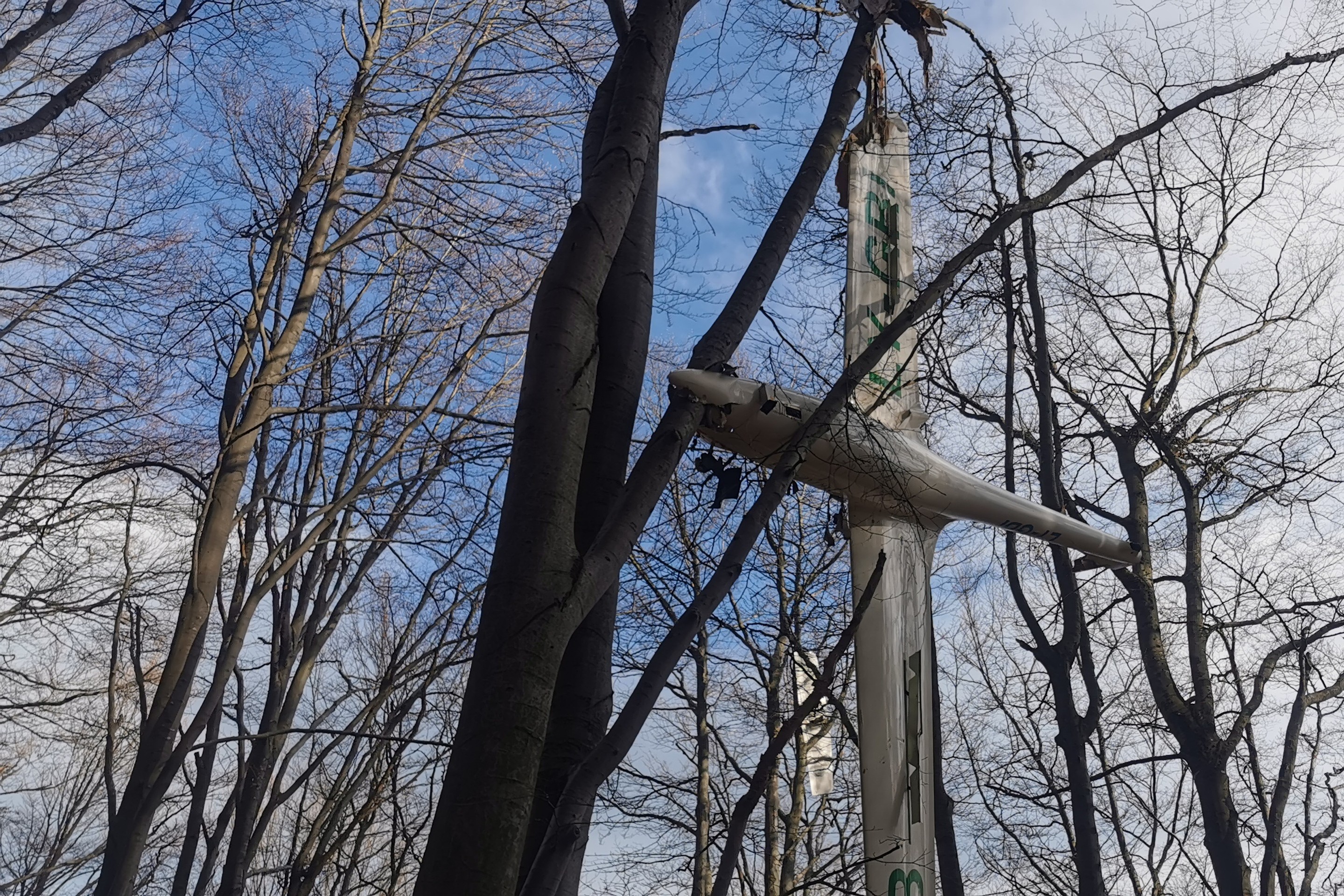 Havarovaný vetroň.