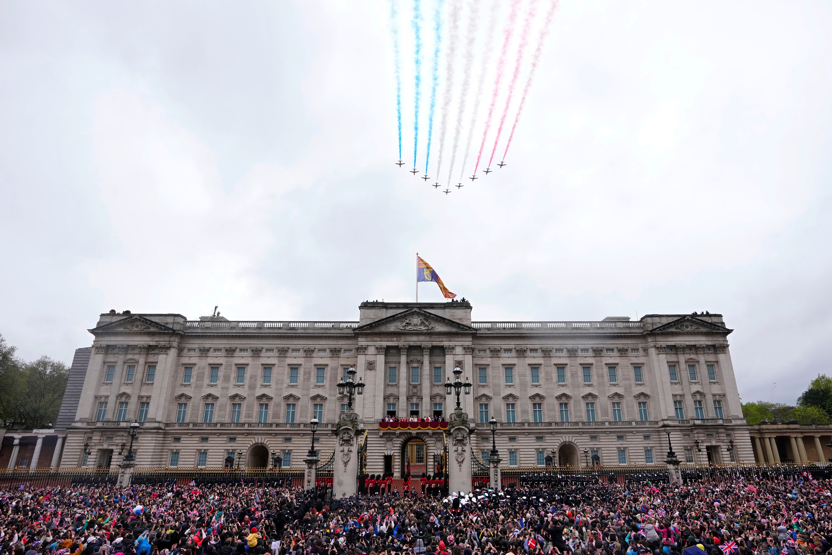 Prelet britskej kráľovskej leteckej akrobatickej skupiny Red Arrows
