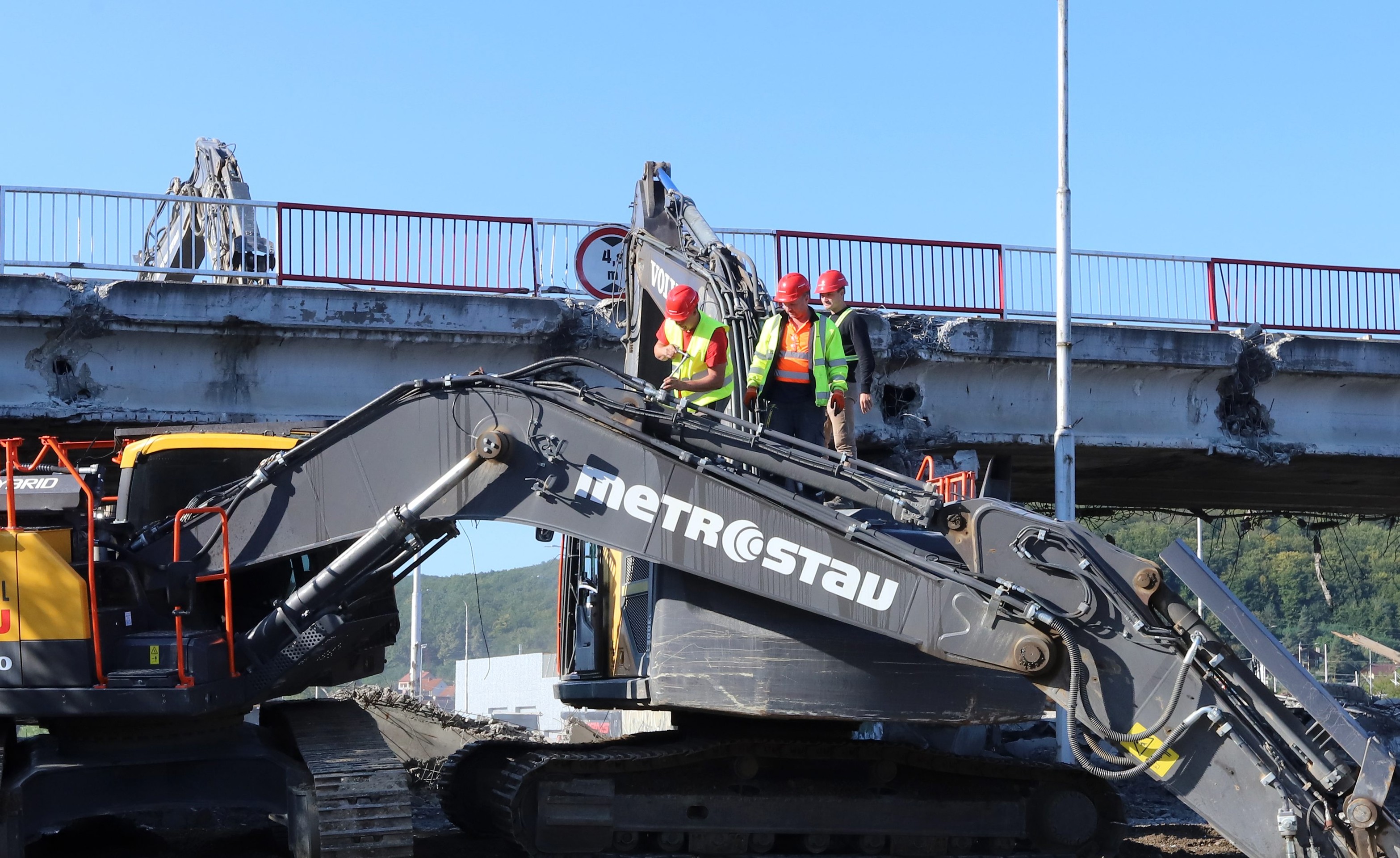 Búranie mosta v Kremničke