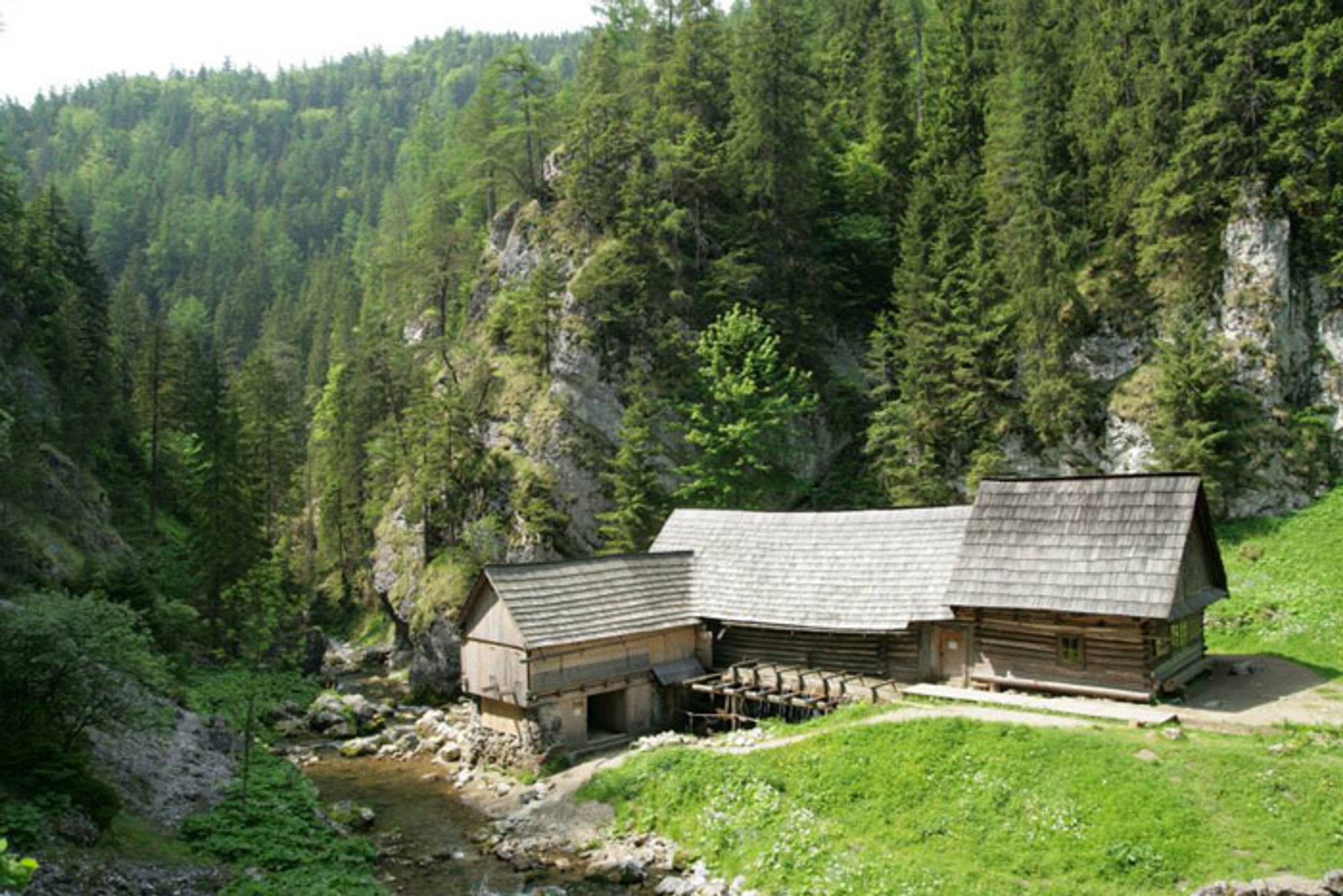 Celkový pohľad na Vodný mlyn v Kvačianskej doline. 