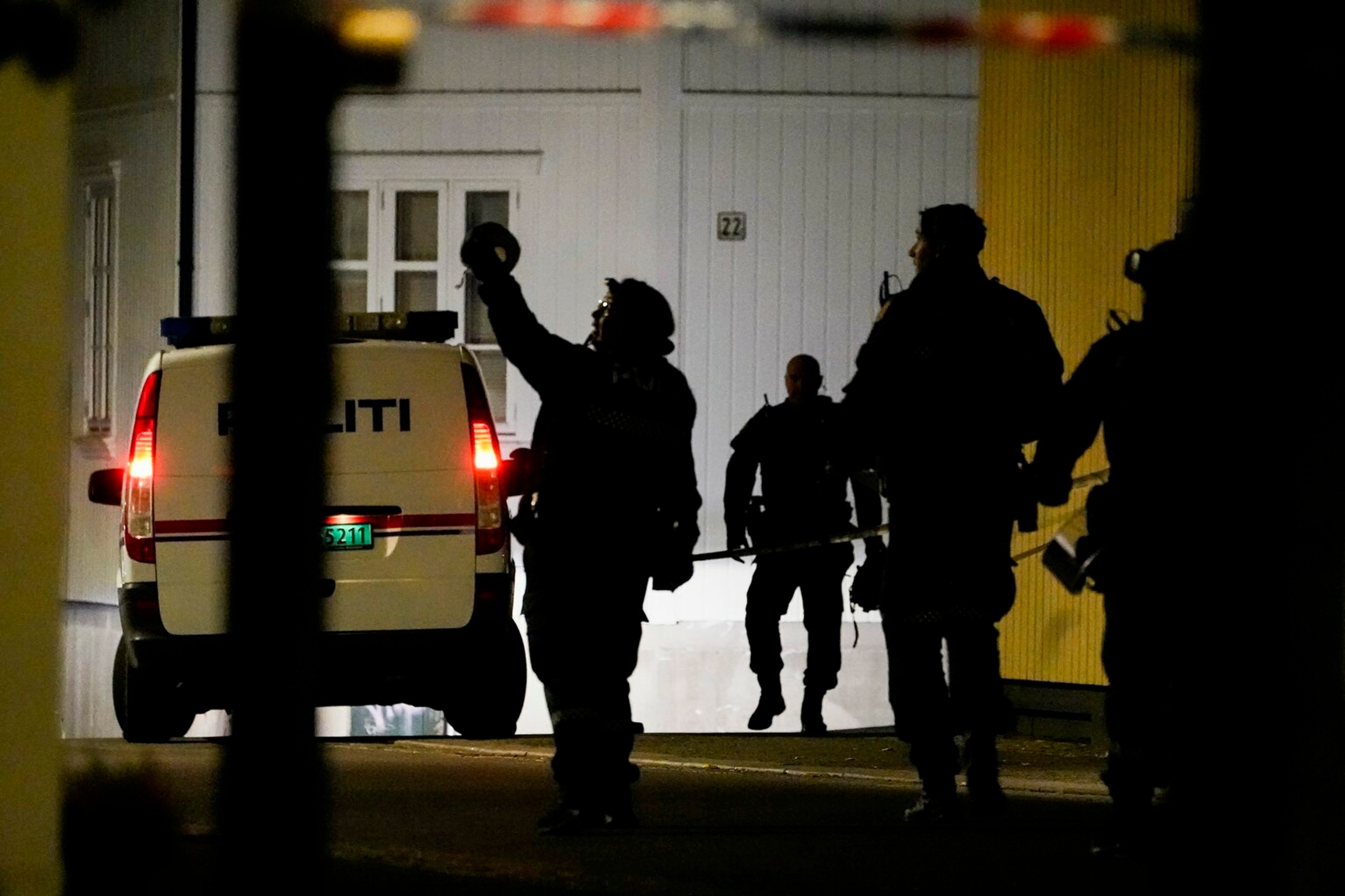 Policajti na mieste činu v Kongsbergu.