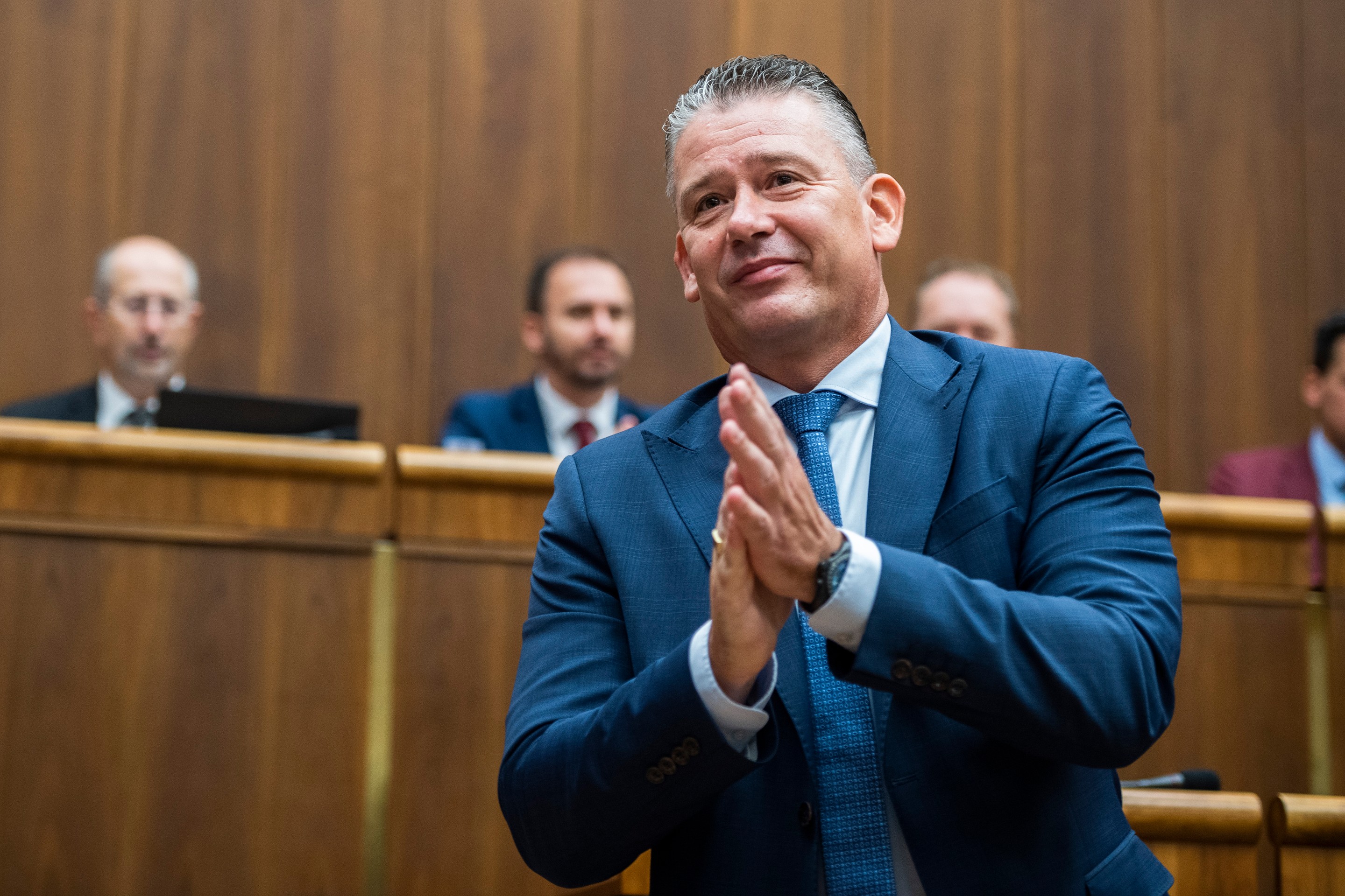 minister vnútra SR Roman Mikulec (OĽaNO) počas hlasovania o vyslovení nedôvery jemu samotnému