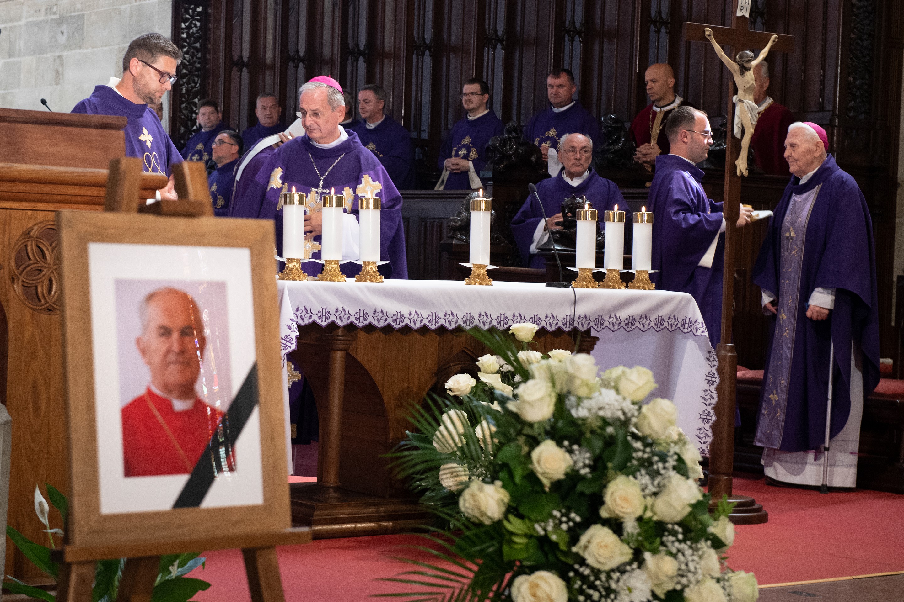 Svätá omša počas verejného uctenia pozostatkov kardinála Jozefa Tomka