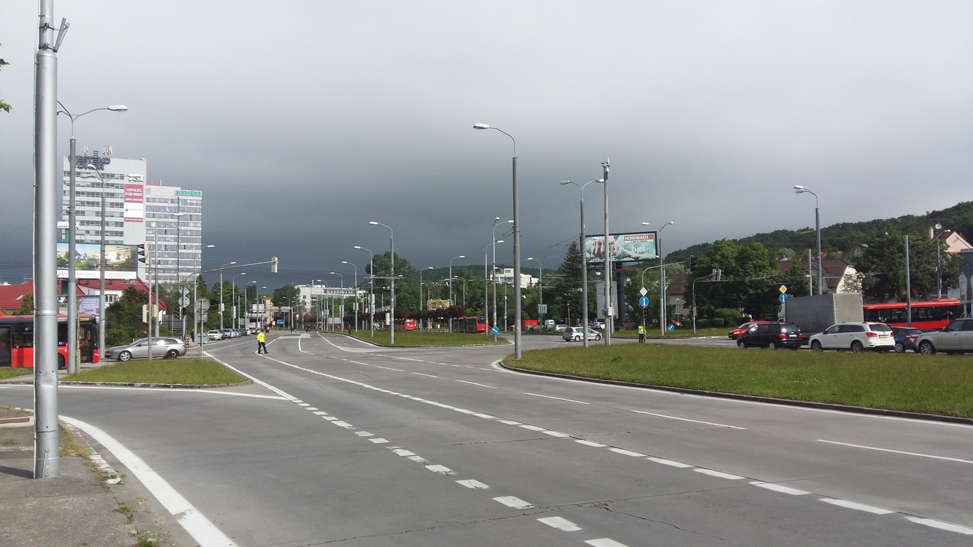 Na Lamačskej ceste pri Patrónke uniká plyn, dopravu riadi polícia.