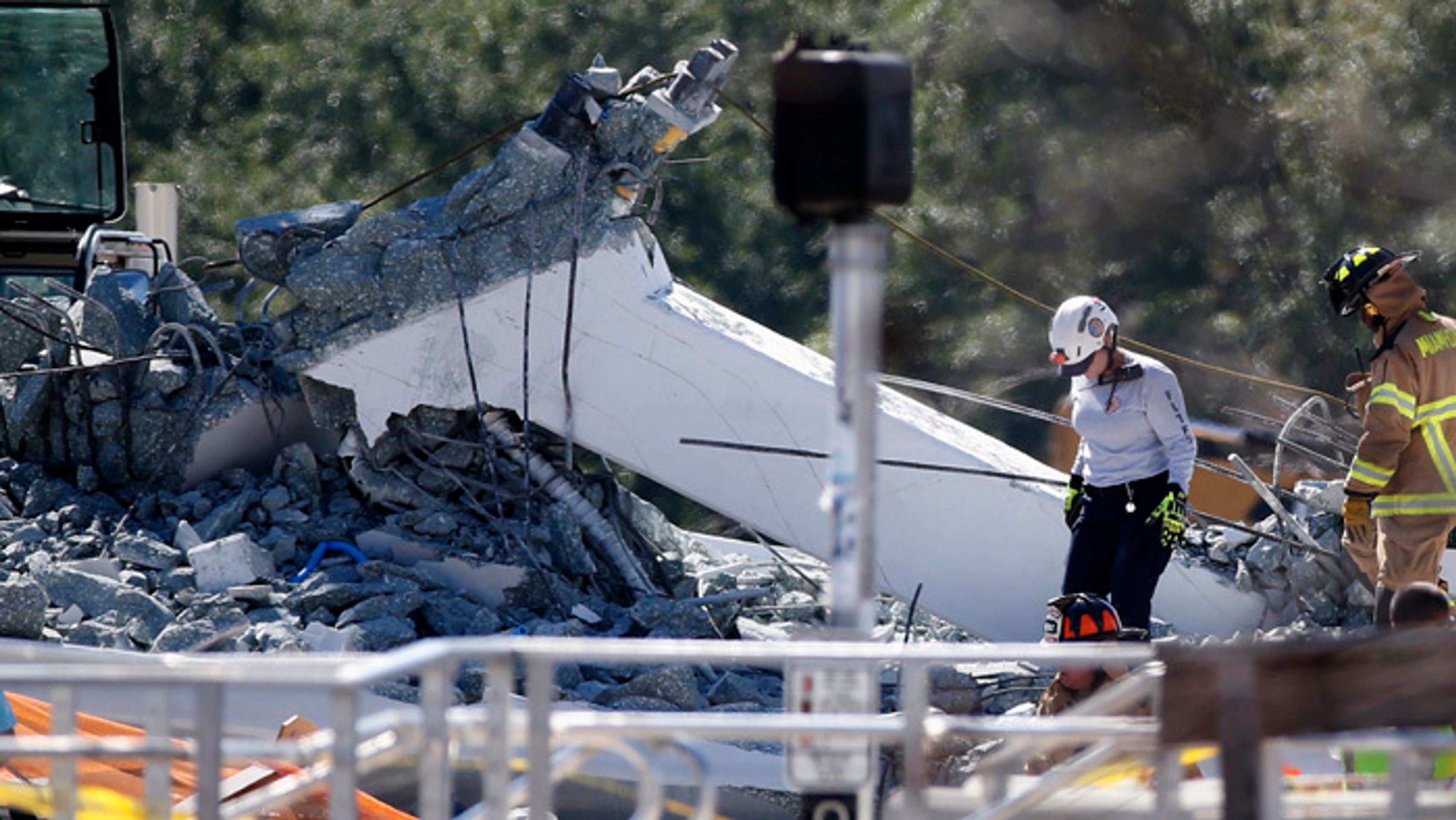 Zrútený most v Miami.