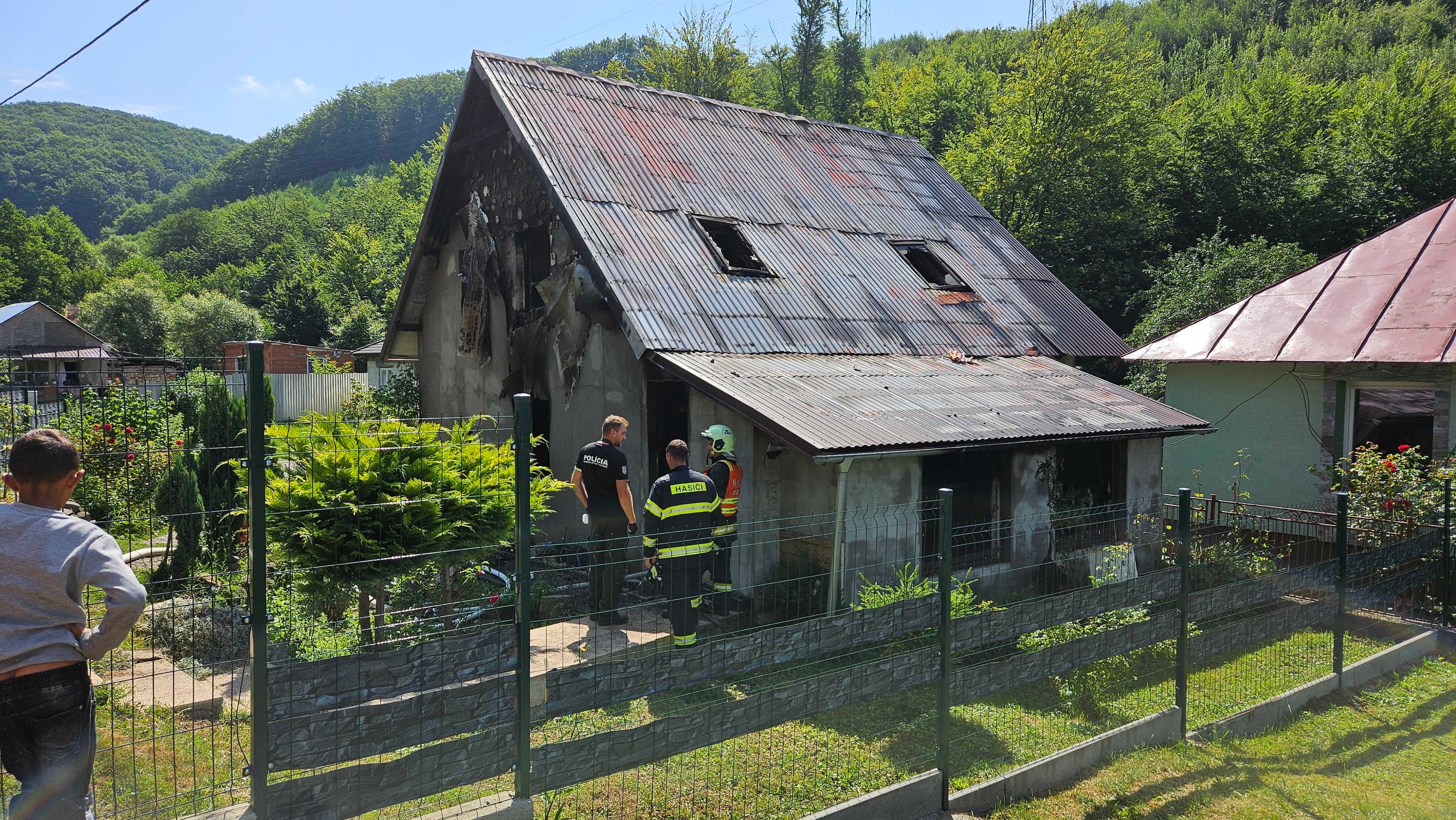 Pri požiari zahynul 20-ročný muž.