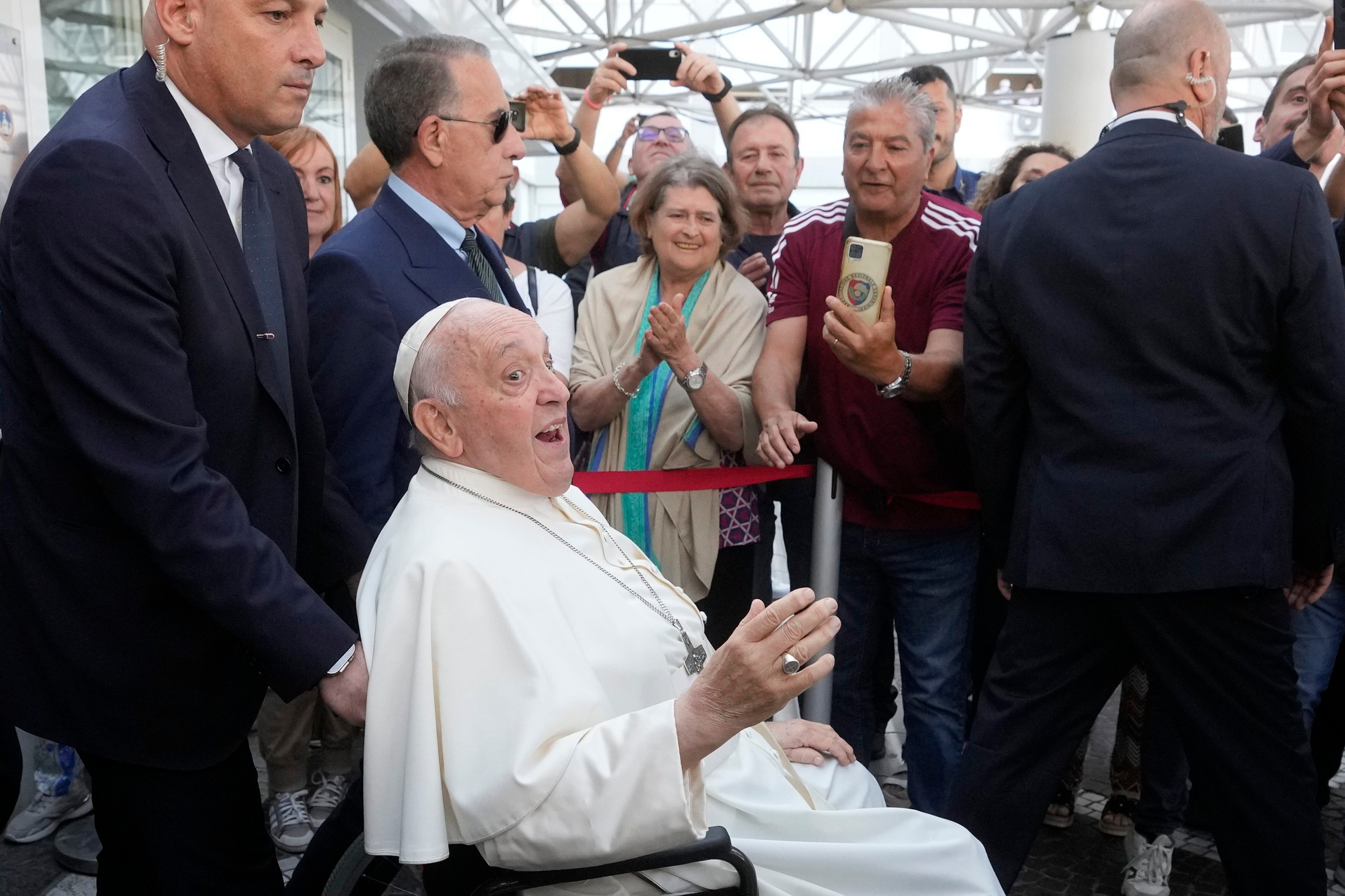 Pápeža Františka prepustili z nemocnici.