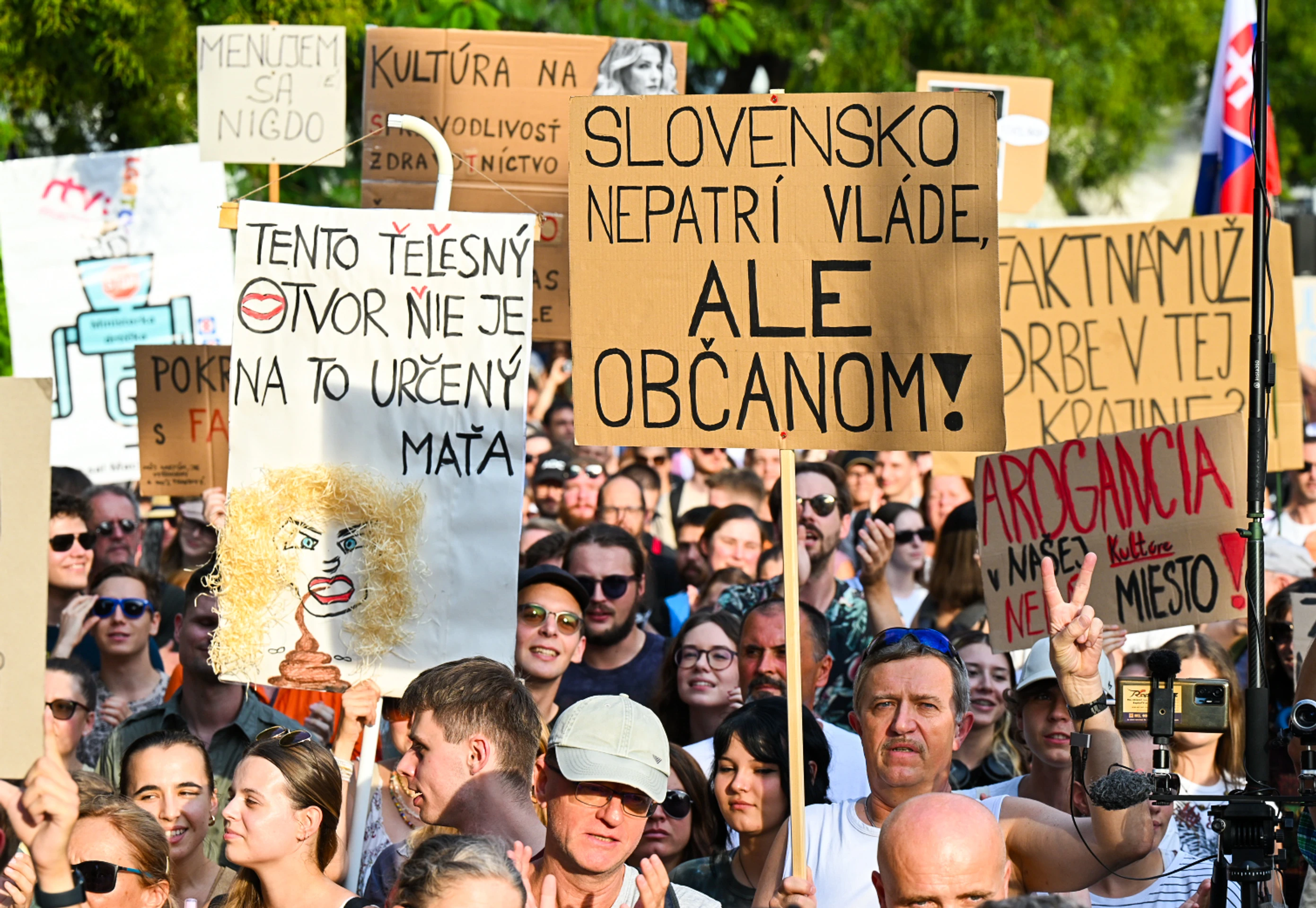 Protest na SNP pre kroky ministerky kultúry a ministra spravodlivosti.