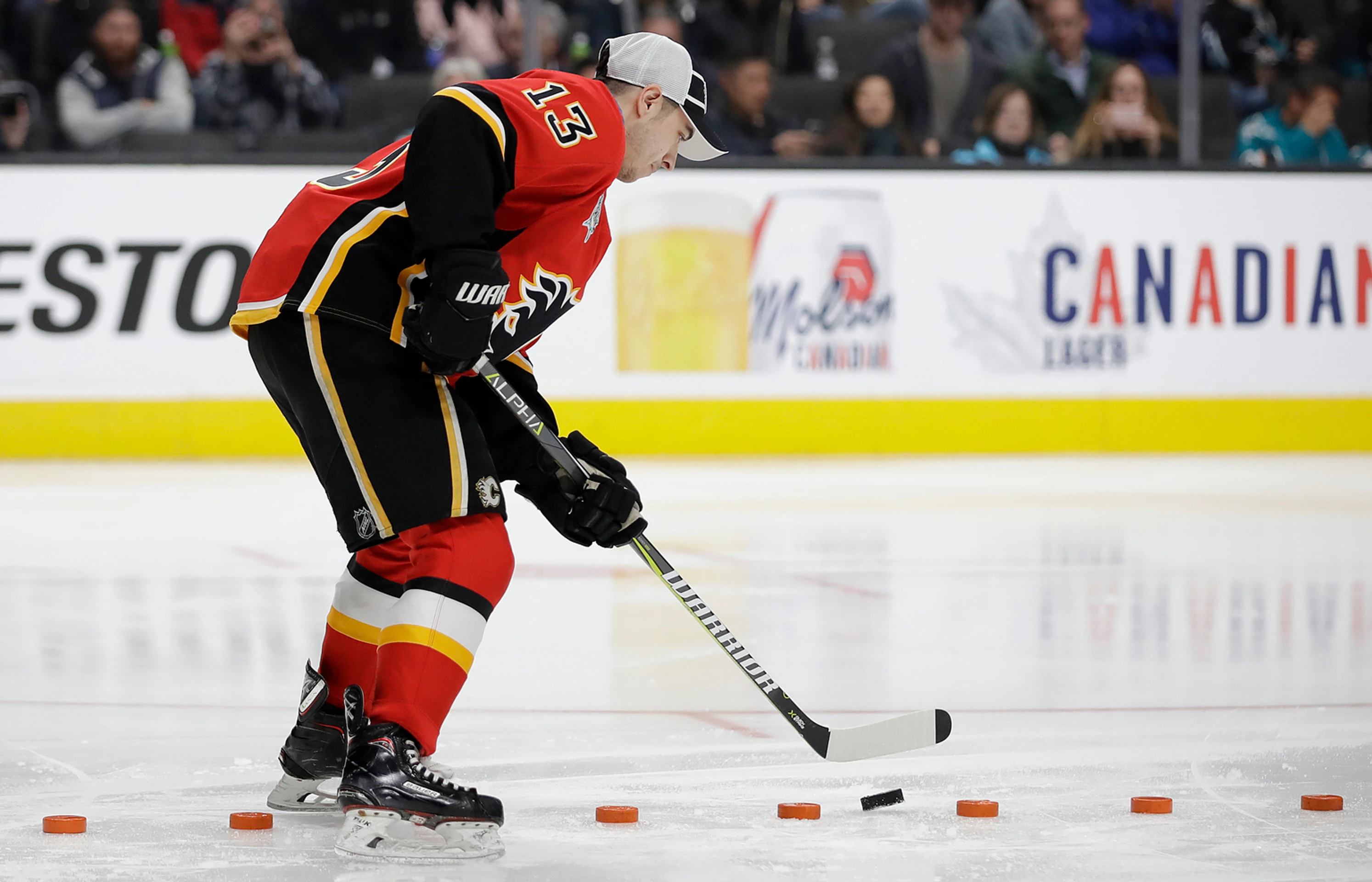 Johnny Gaudreau z Calgary v Súťaži zručností v rámci All star víkendu NHL.