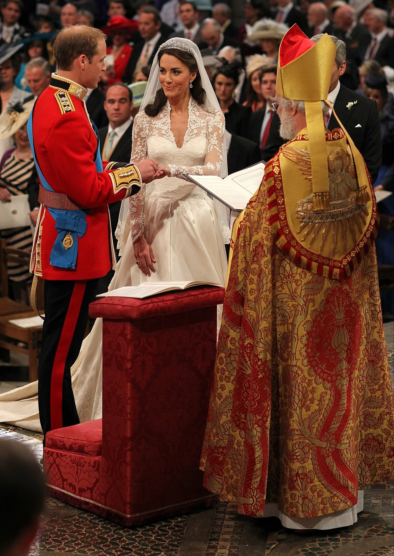 Princ William navliekol Kate Middletonovej obrúčku z waleského zlata.