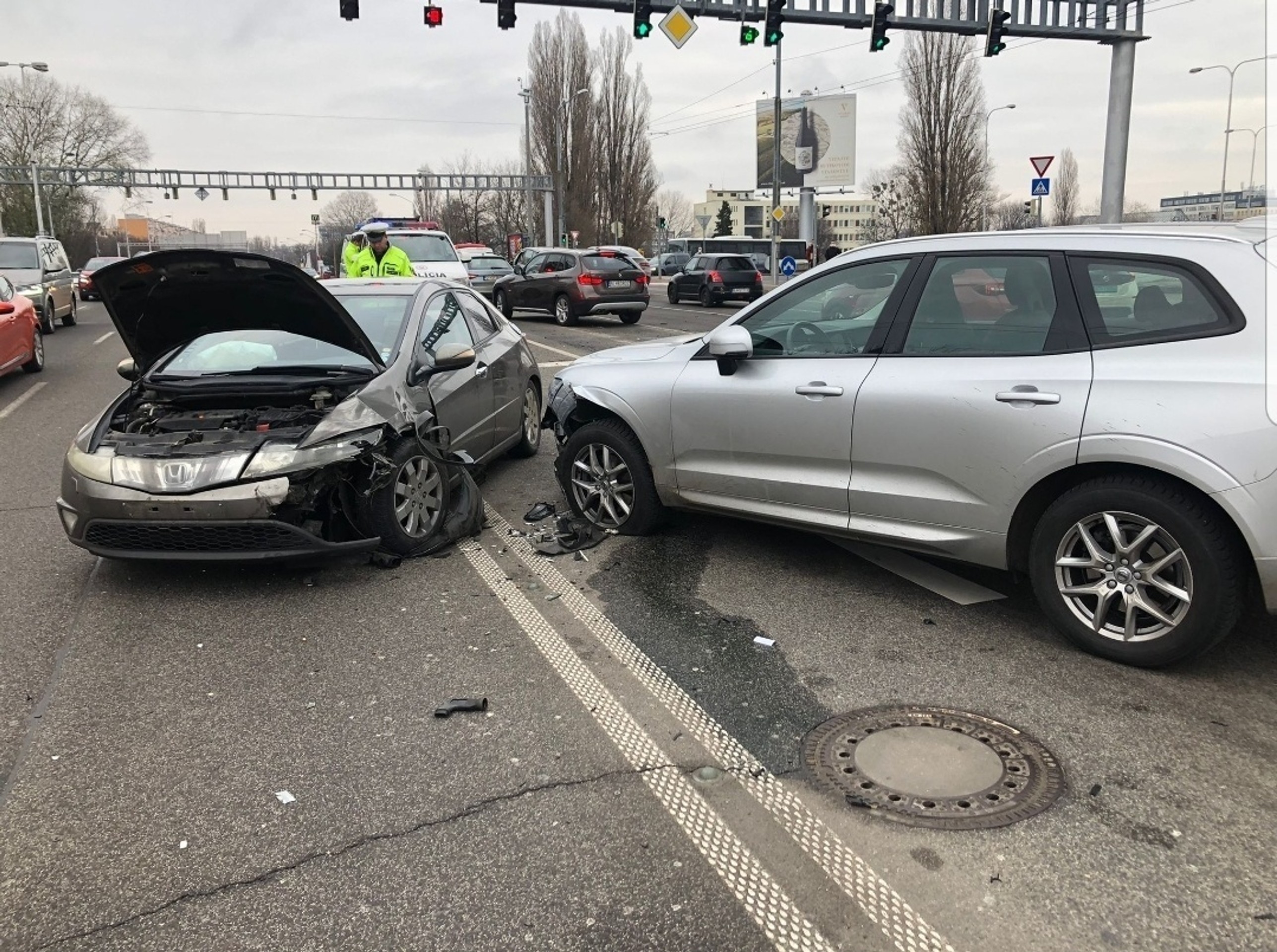 Nehoda na križovatke Bajkalská-Prievozská v Bratislave.