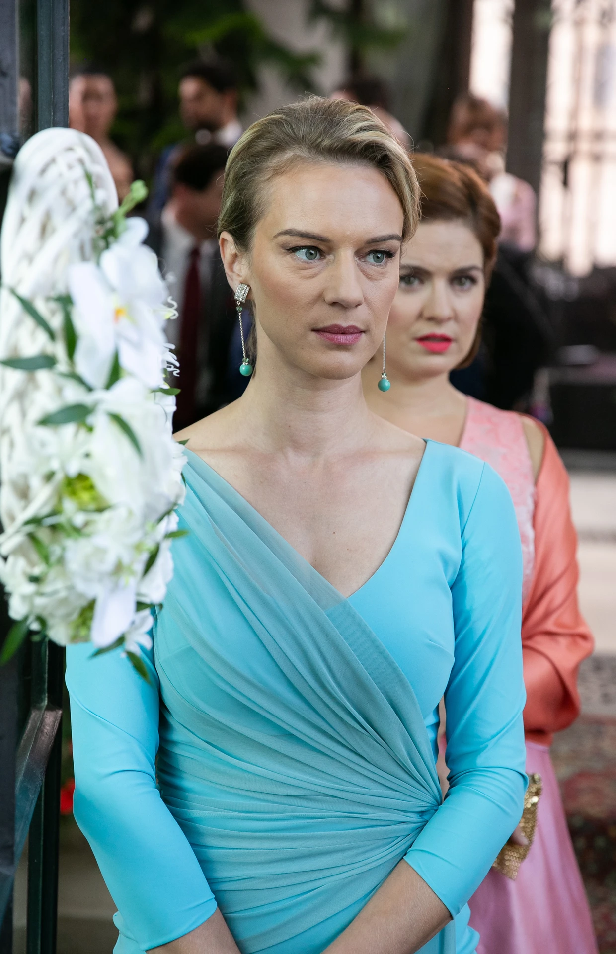 Antónia Lišková a Zuzka Norisová ako Kristína a Miša na Sandrinej svadbe