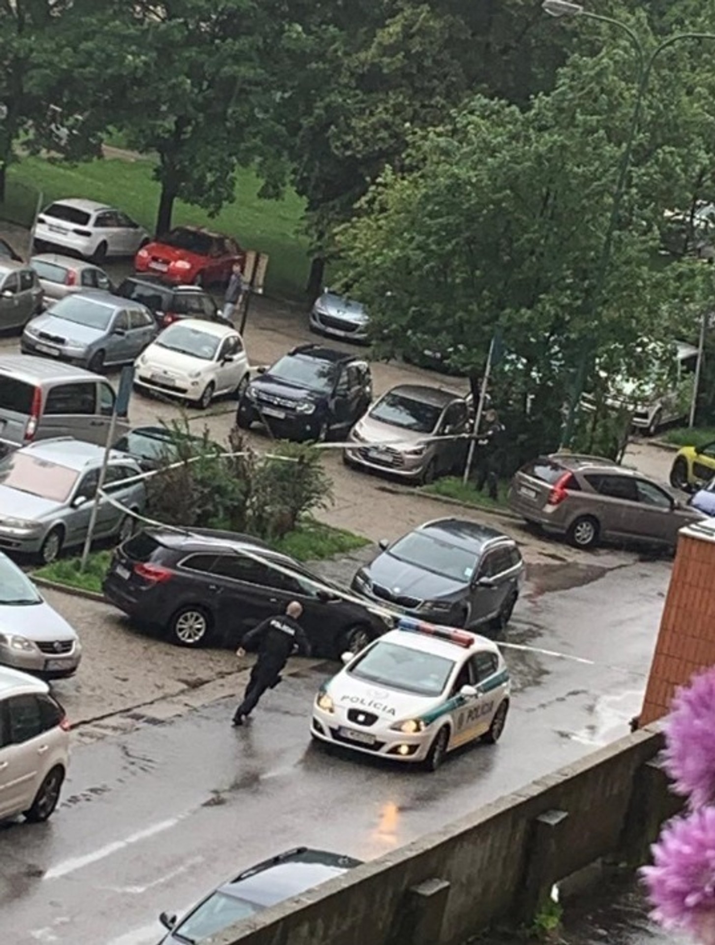 Uprostred Ladislav Nagy počas rozlúčky s kariérou po zápase s Dánskom na MS 2019.