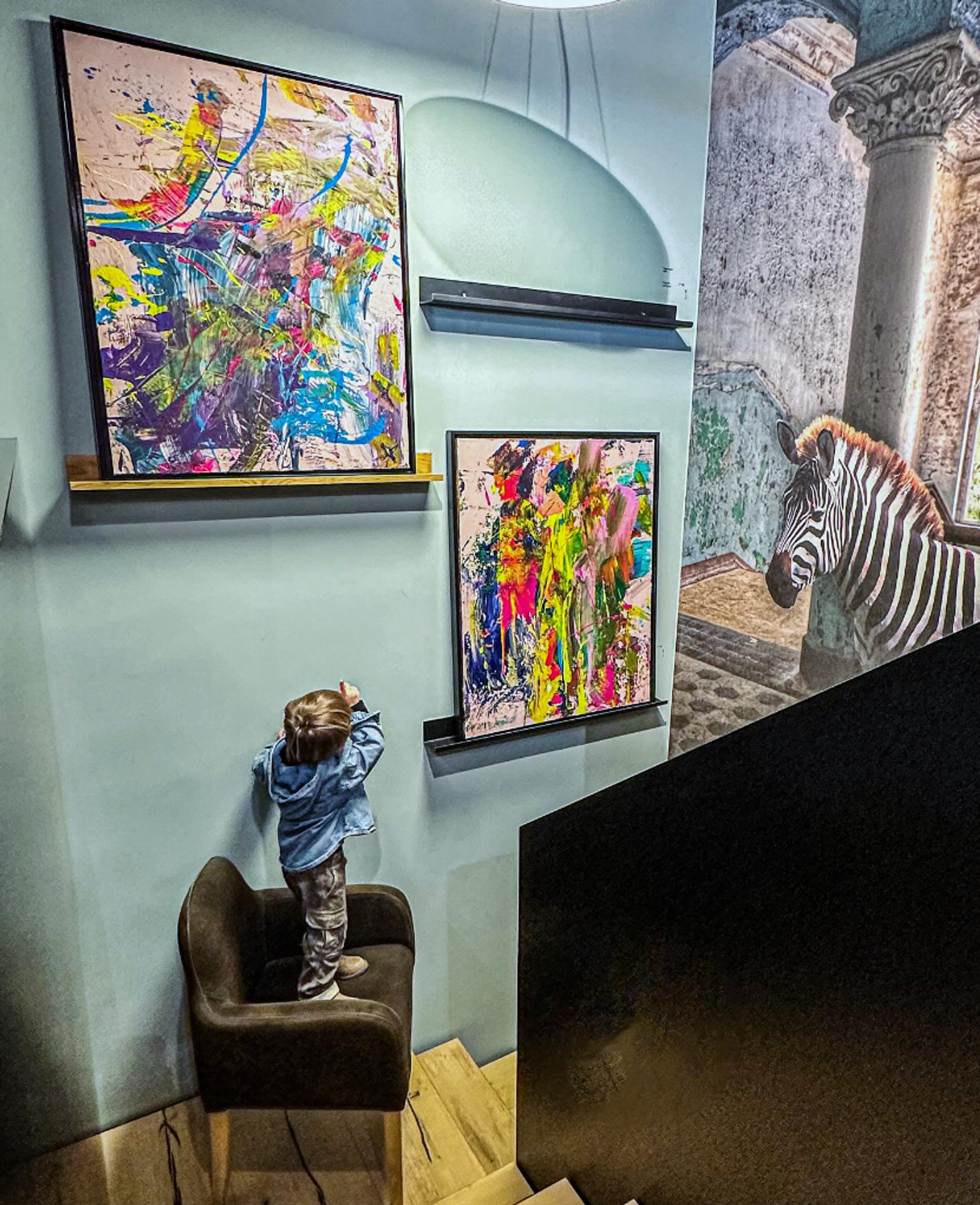 Diela dvojročného chlapca.