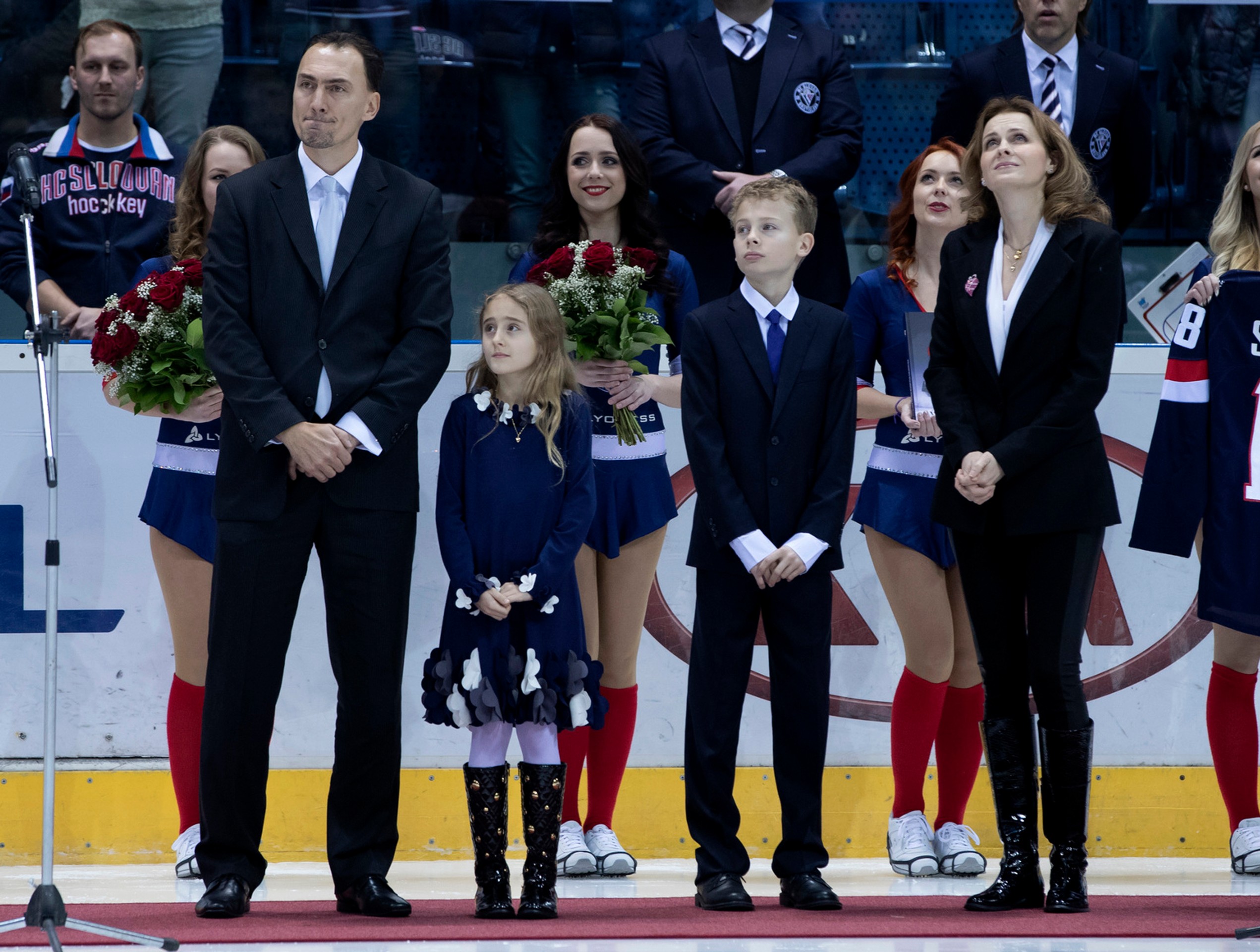 Miroslav Šatan s rodinou počas uvedenia do Siene slávy Slovana Bratislava.