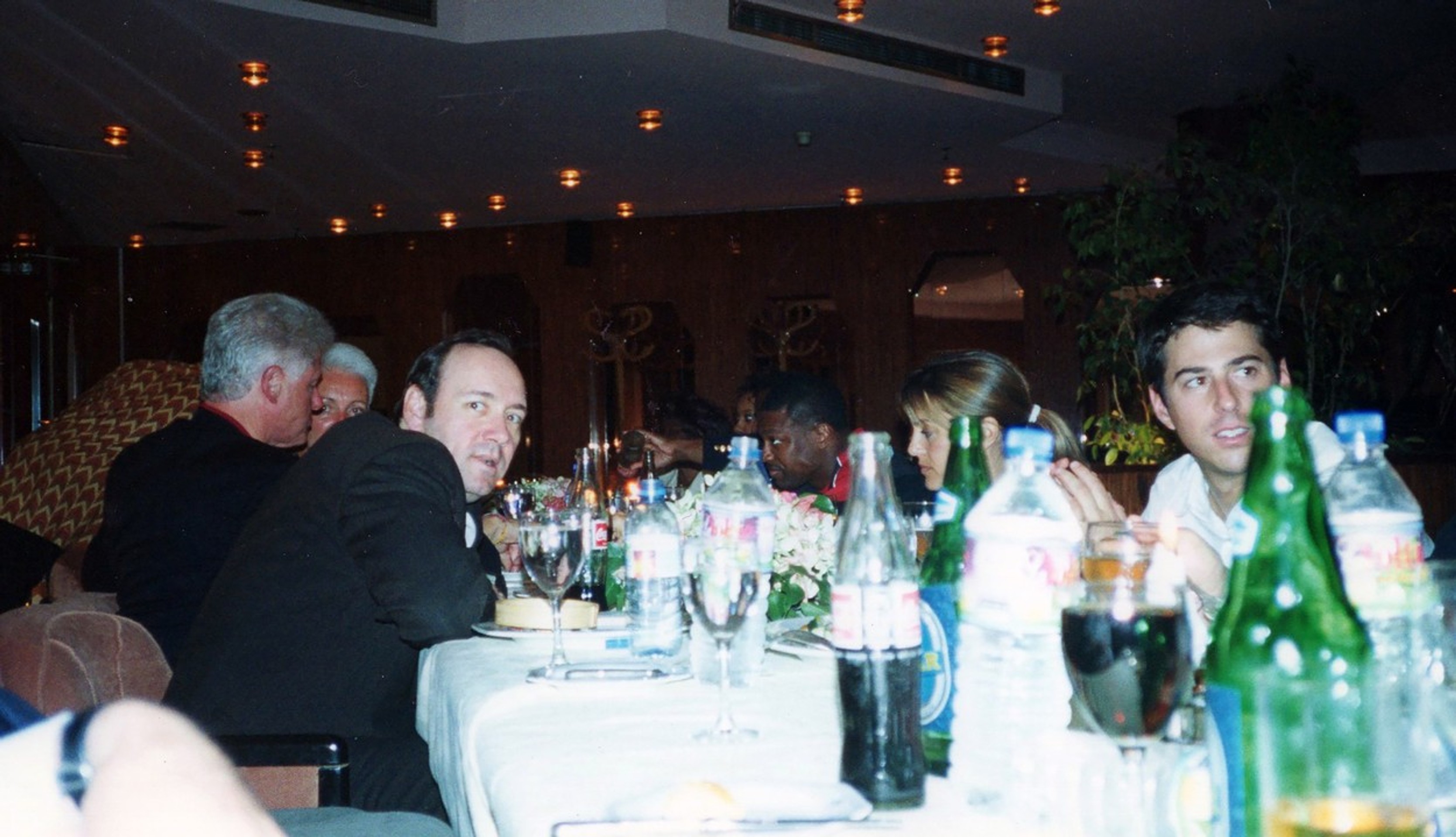 Hereck Kevin Spacey a exprezident Bill Clinton pred odletom na Epsteinov ostrov.