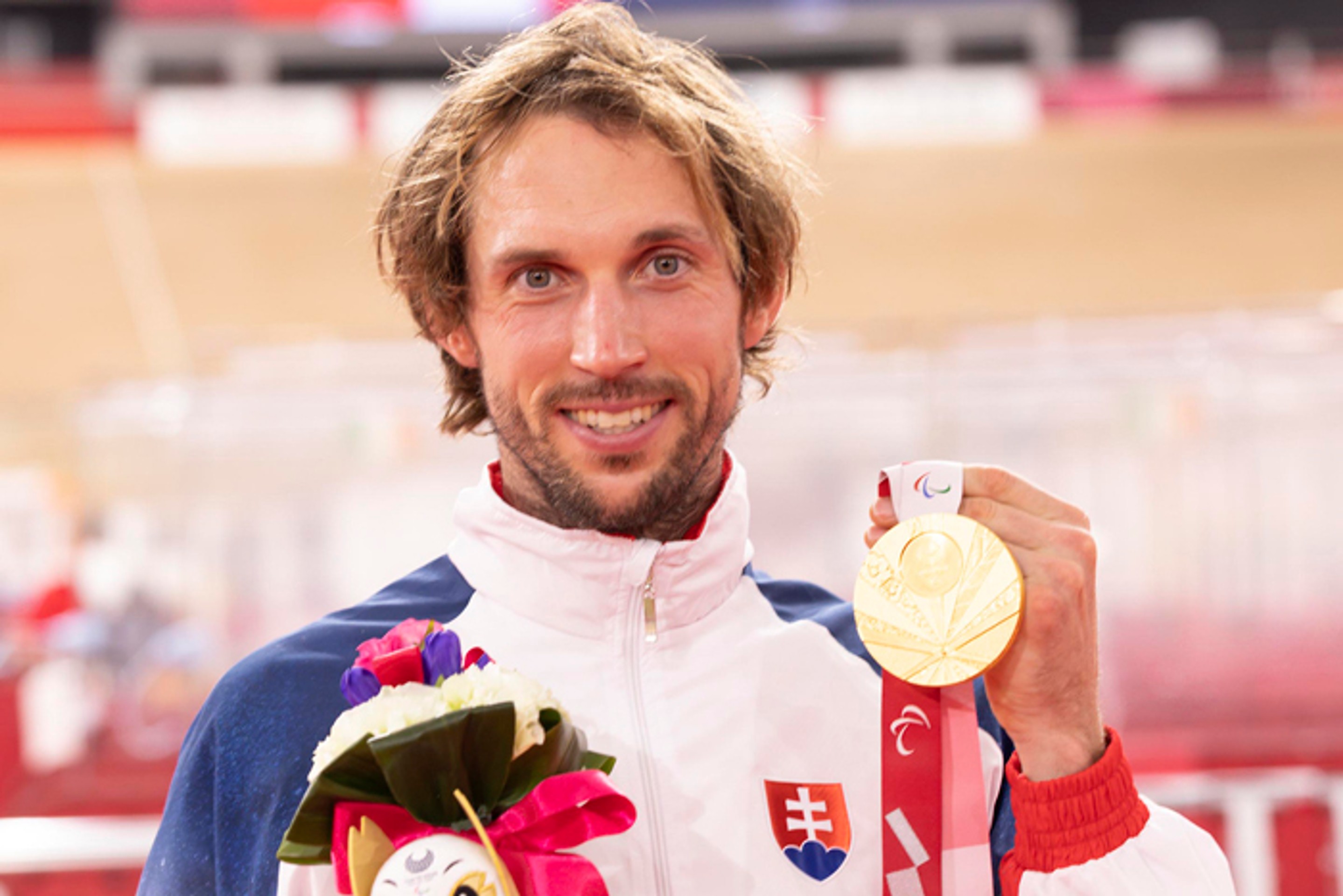 Jozef Metelka so zlatou medailou na PH 2020, ktorú obhájil z Ria.