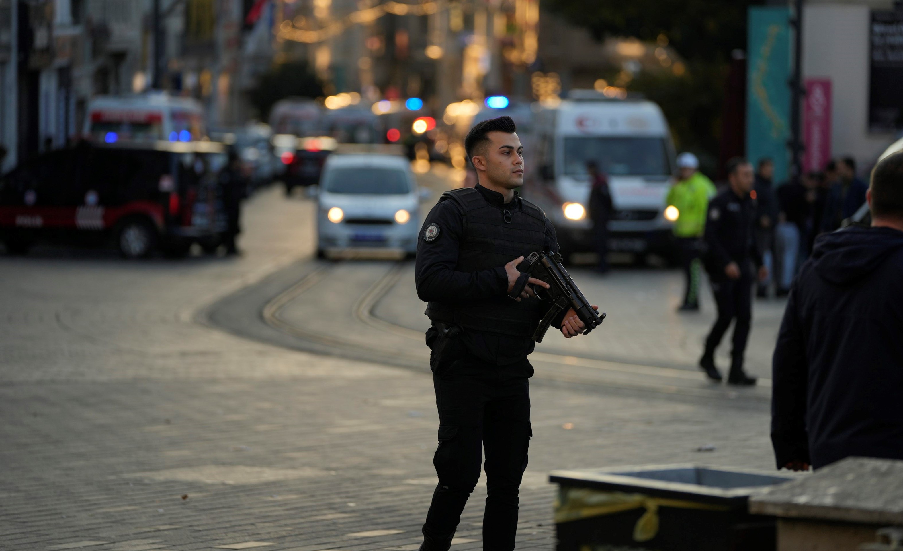 Ulicu, na ktorej došlo k výbuchu, hermeticky uzavrela polícia.
