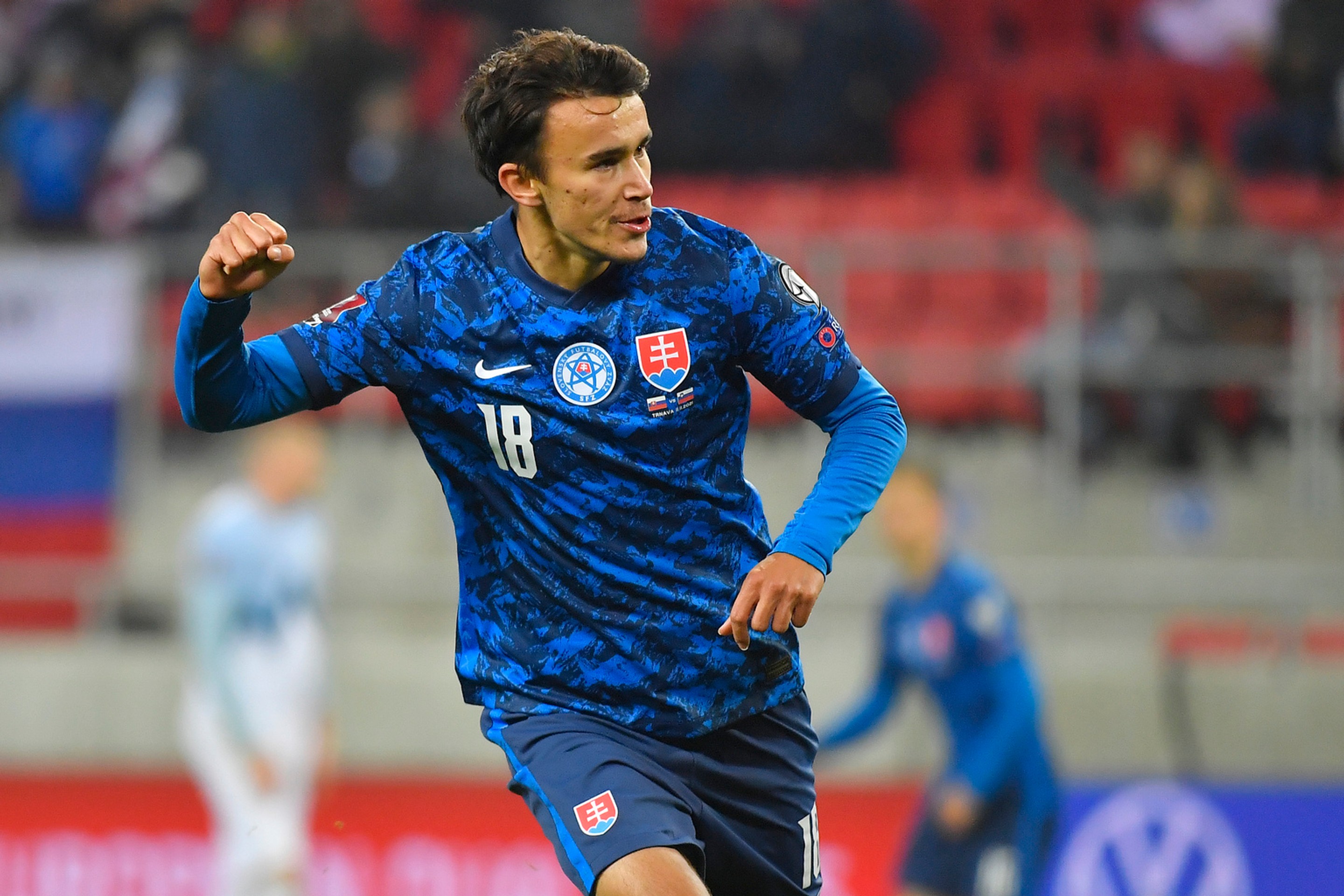 Dávid Strelec sa teší po strelení gólu v kvalifikácii MS 2022 proti Slovinsku.