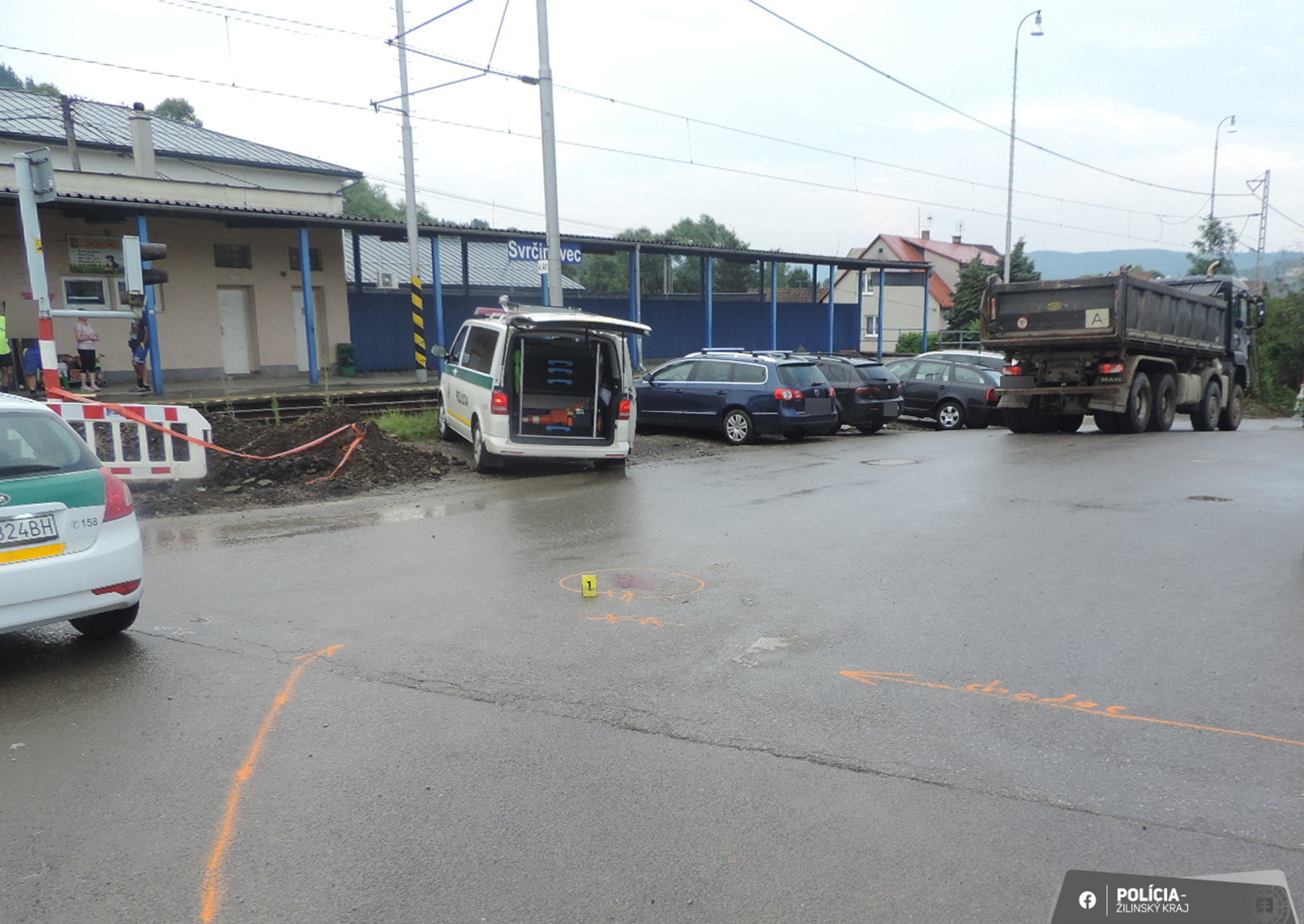 Nákladné auto zrazilo vo Svrčinovci chlapca.