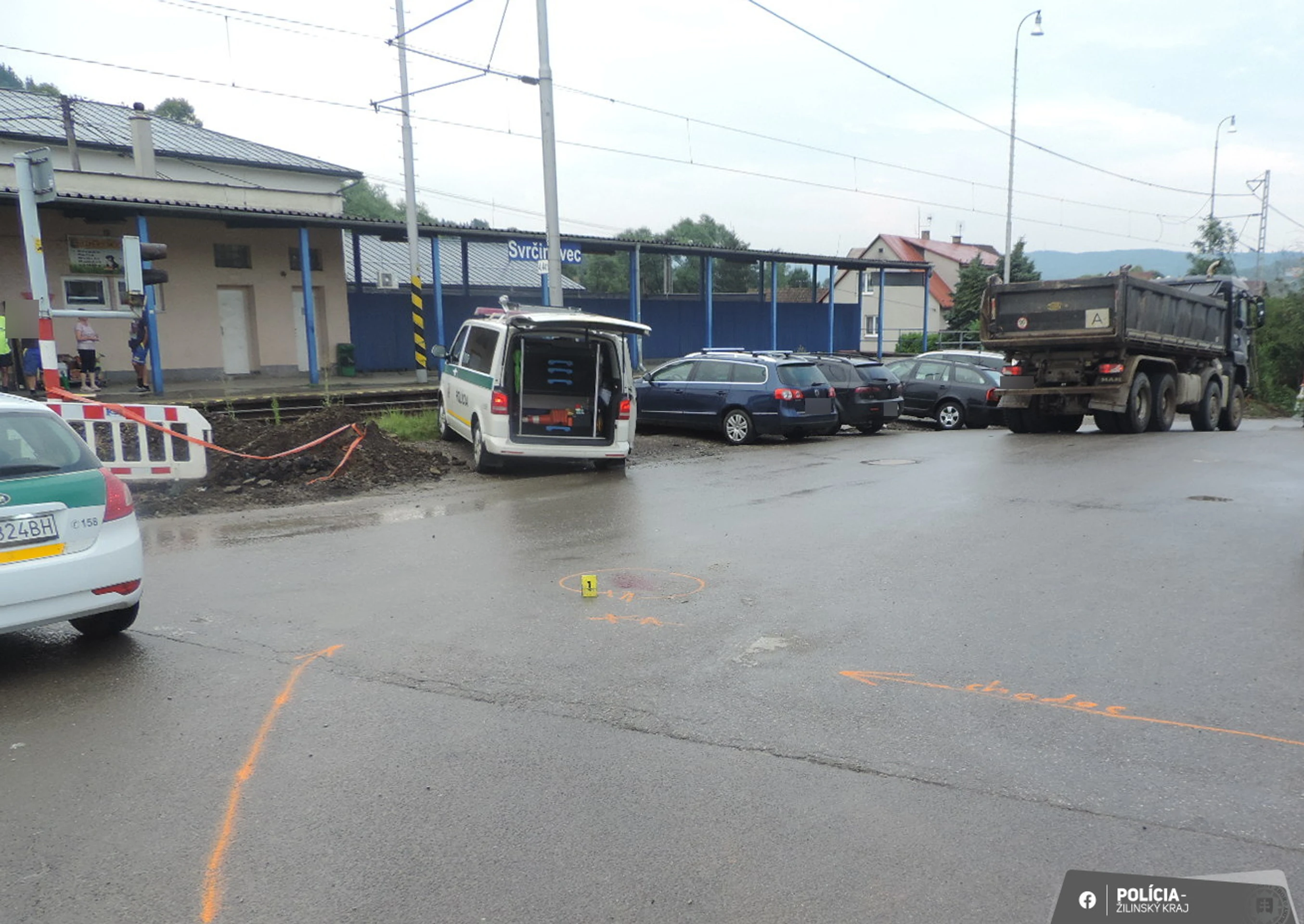 Nákladné auto zrazilo vo Svrčinovci chlapca.