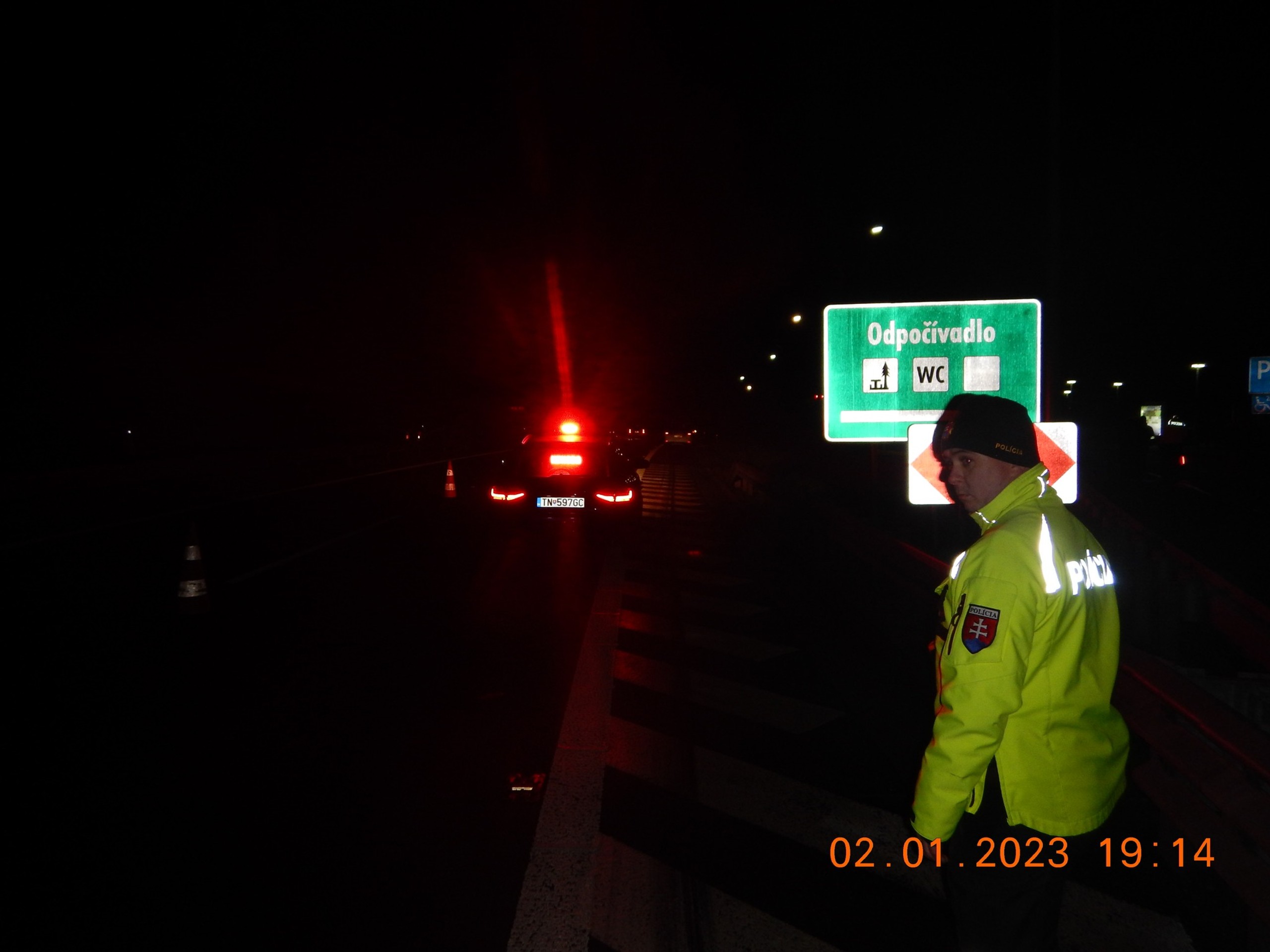 Nehoda na diaľnici R1 pri odpočívadle Voznica.