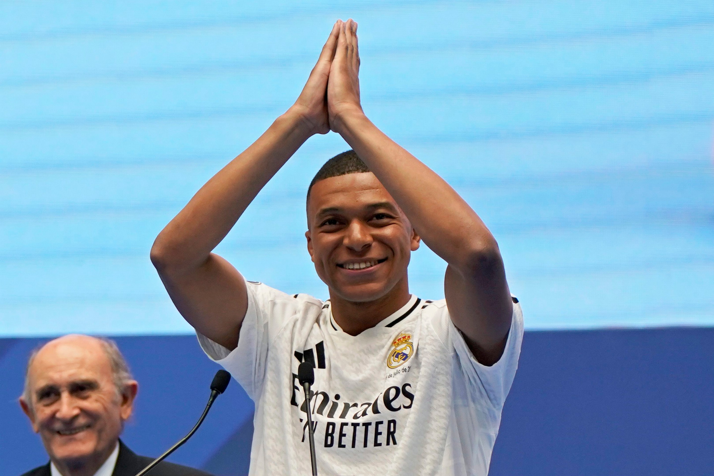 Kylian Mbappé sa oficiálne pripojil k Realu Madrid.