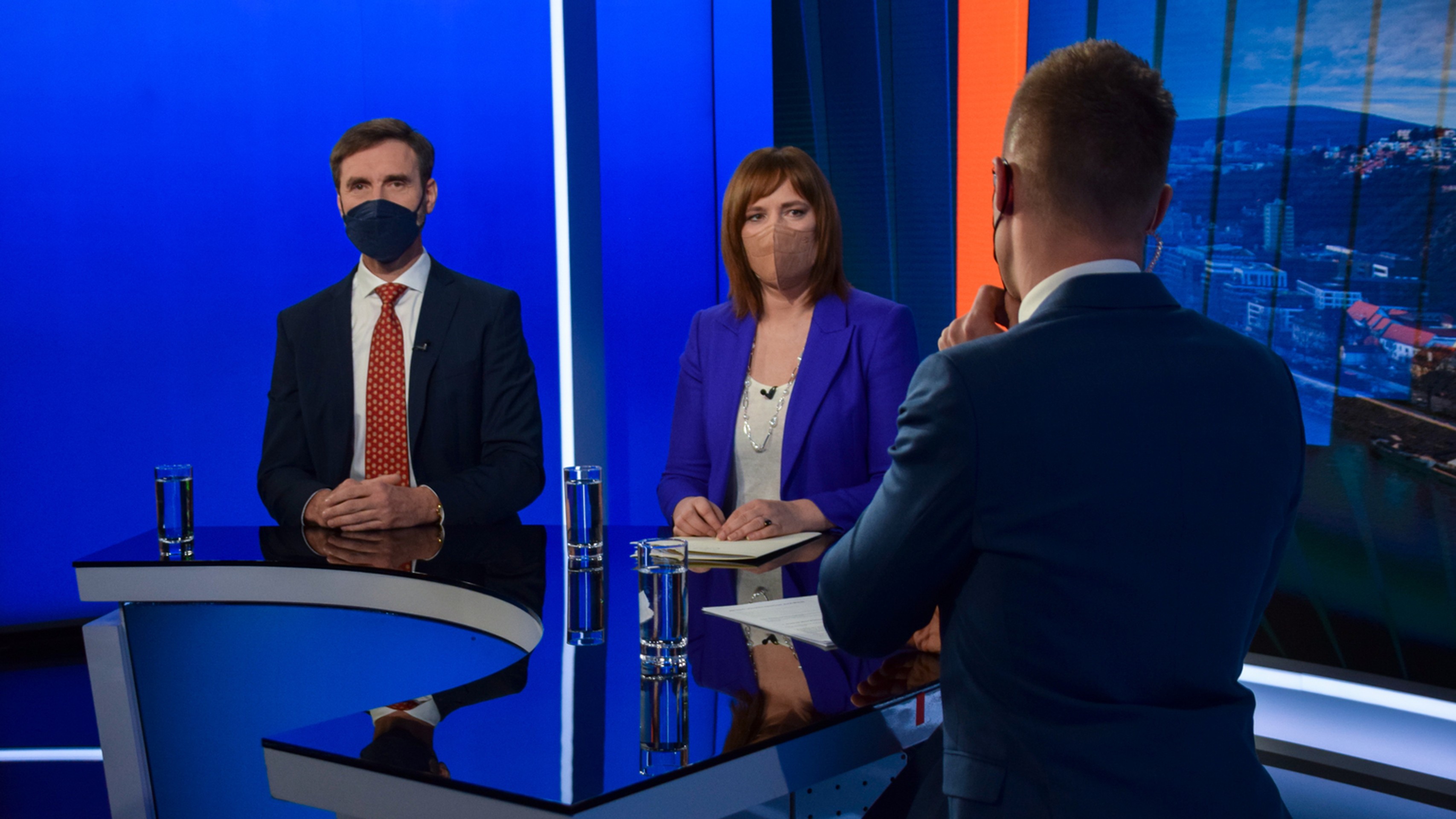 Juraj Blanár a Veronika Remišová v Na telo.