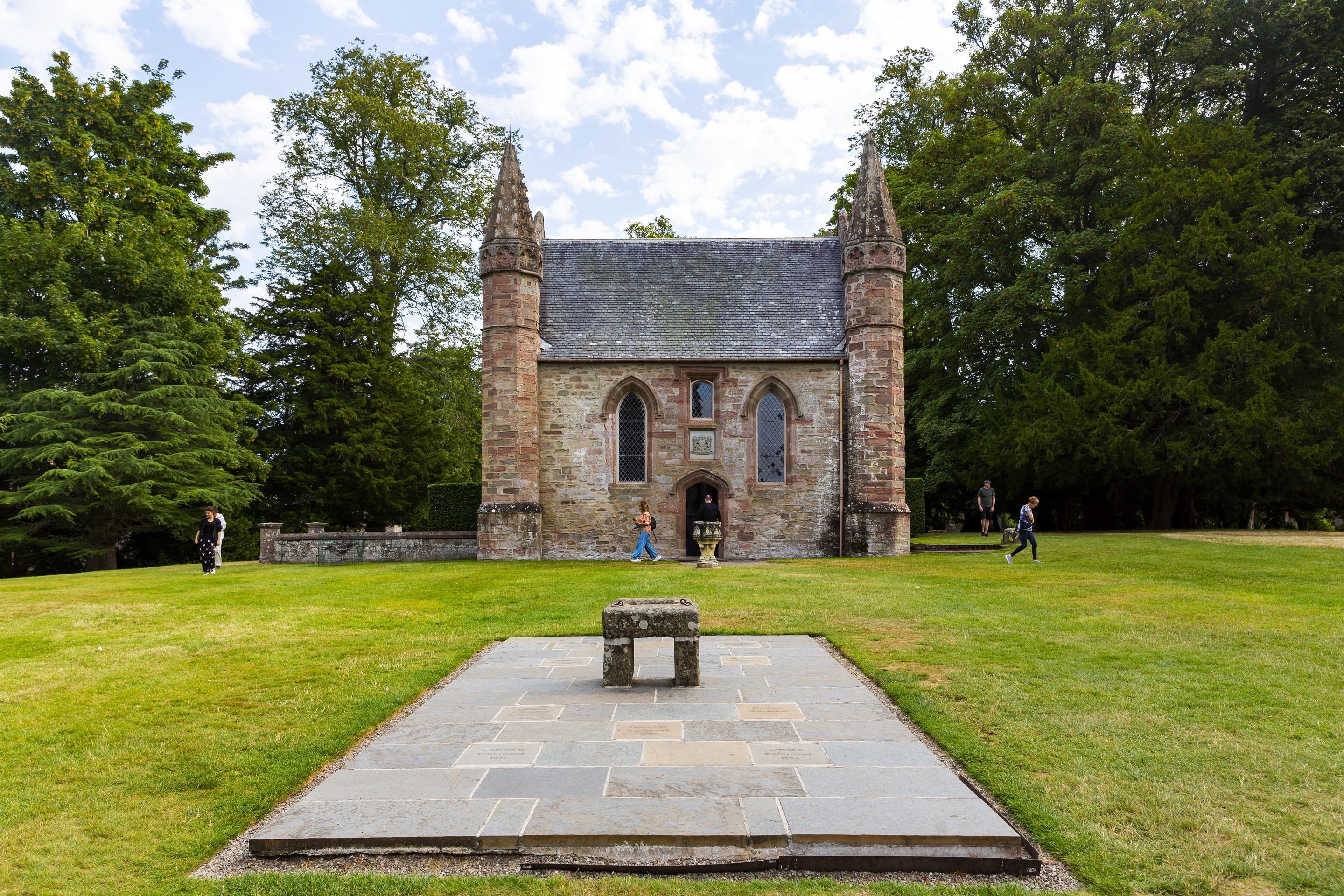 Kameň osudu sa do Edinburghu natrvalo vrátil v roku 1996