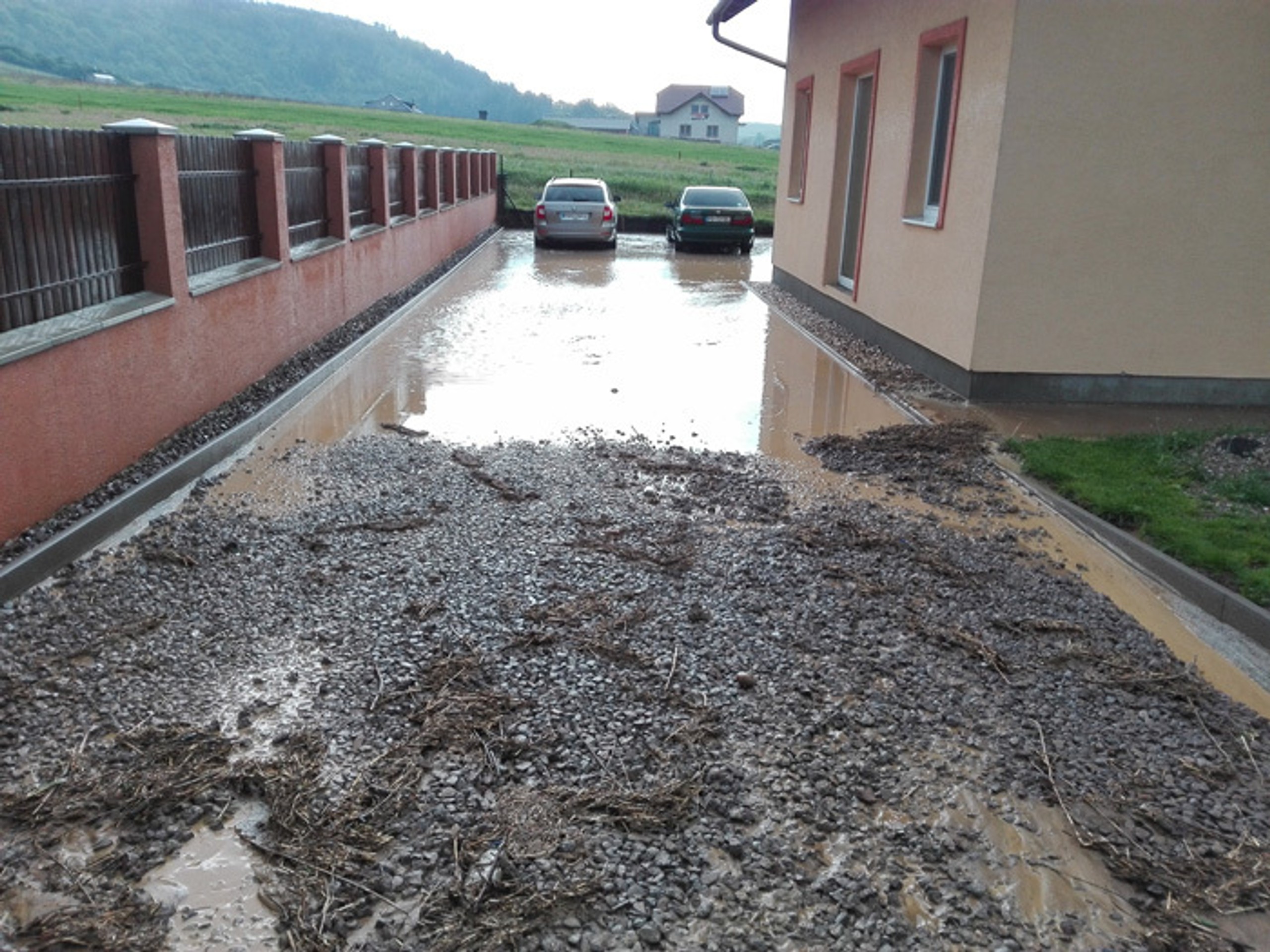 Po prietrži mračien v obci Župčany.