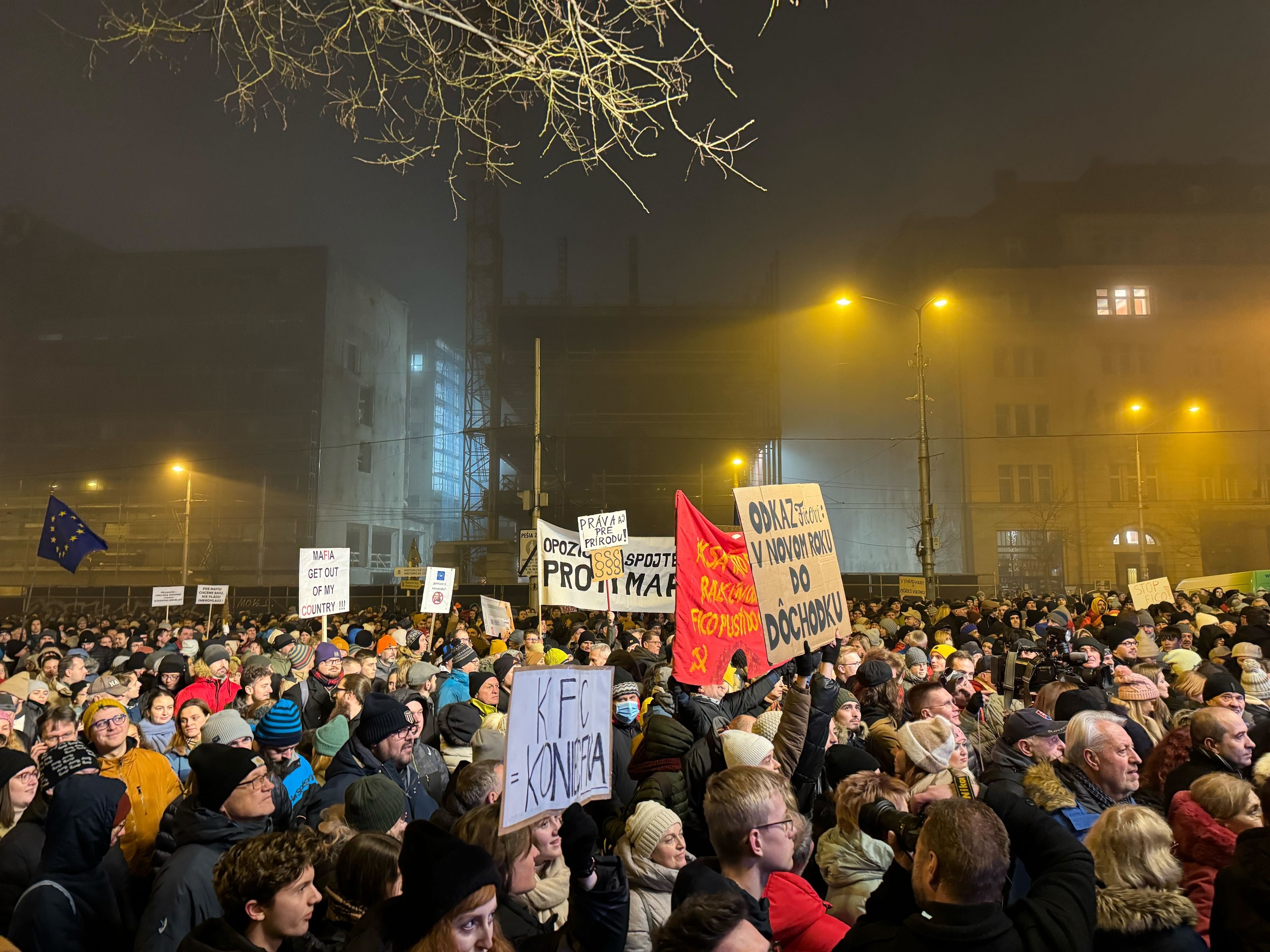 Protivládny protest na Námestí SNP v Bratislave