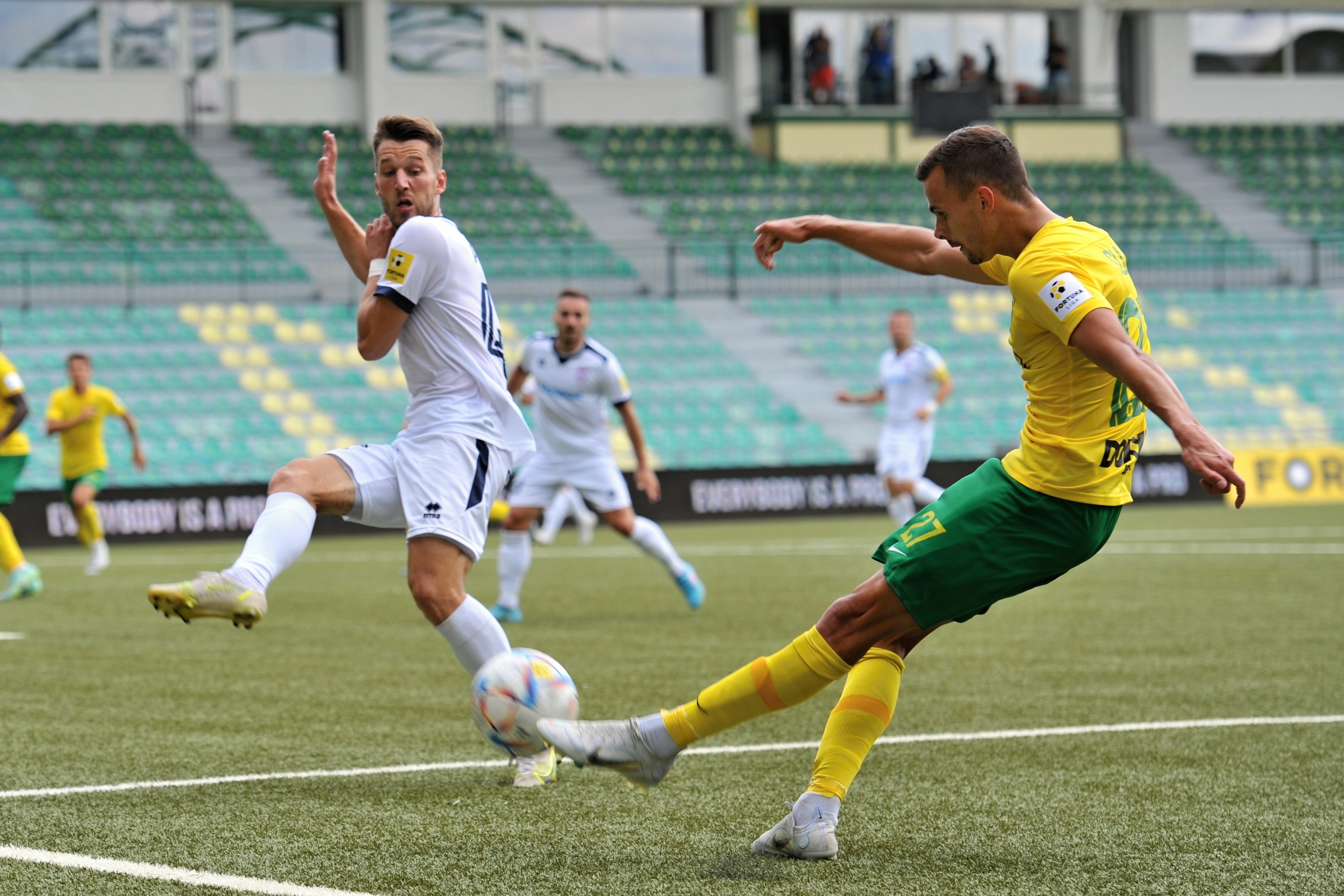 Sprava Branislav Sluka (Žilina) a Michal Pintér (Zlaté Moravce) v 5. kole Fortuna ligy.