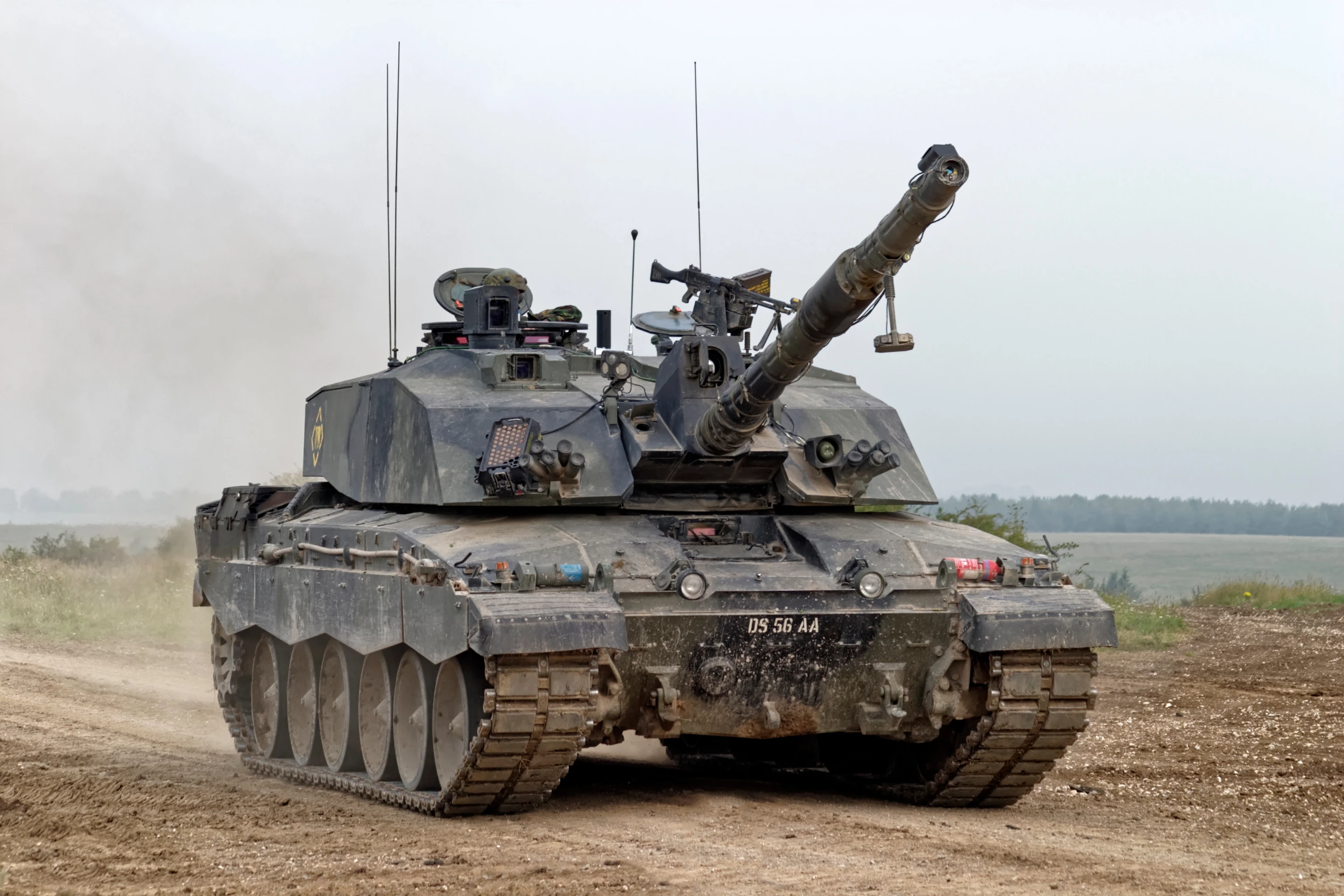 Britský hlavný bojový tank Challenger 2.
