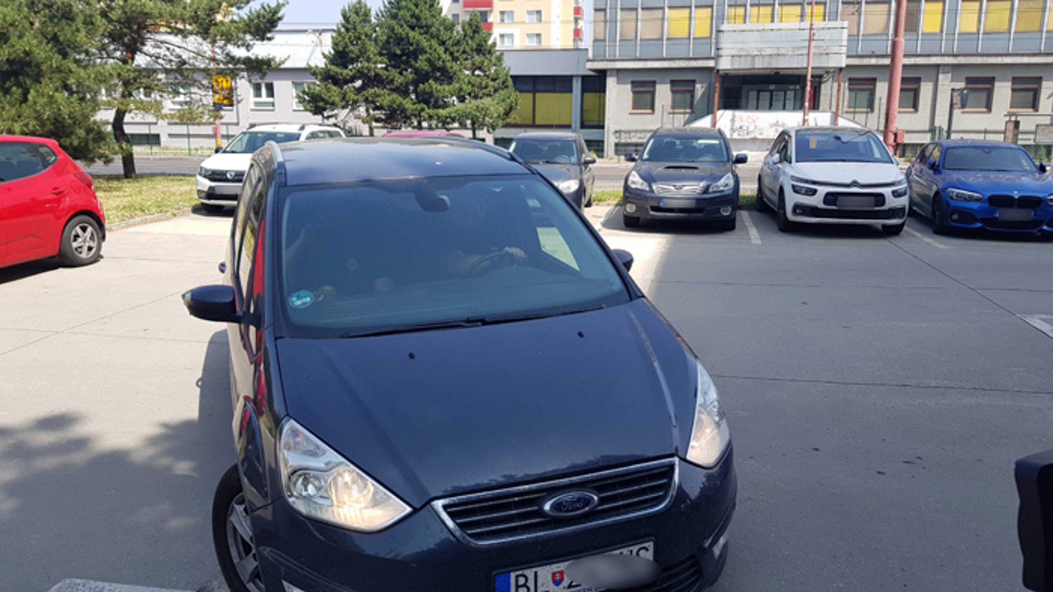 Zásah NAKA v budove finančnej správy v Bratislave.
