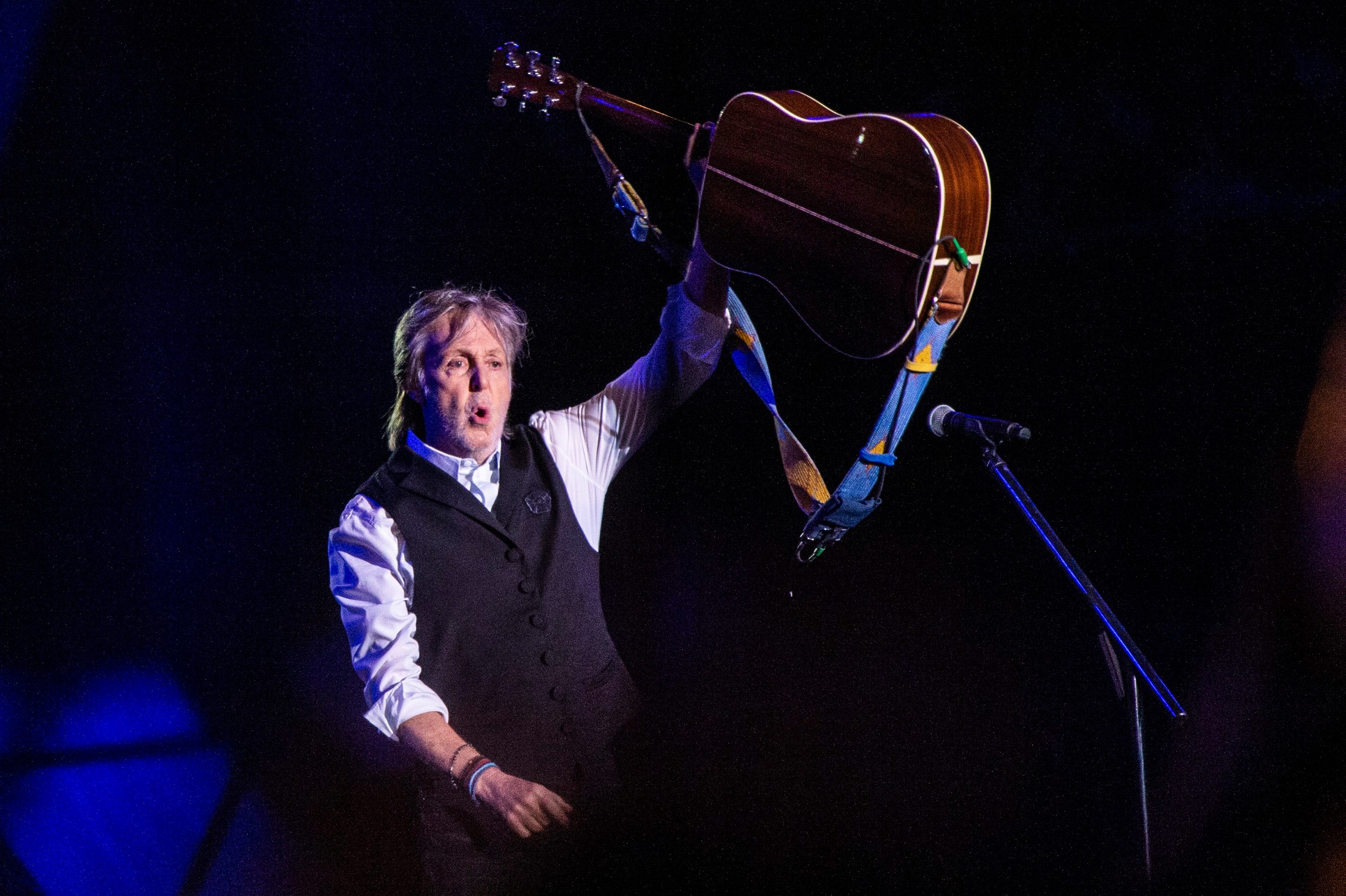 Paul McCartney počas koncertu na festivale Glastonbury.