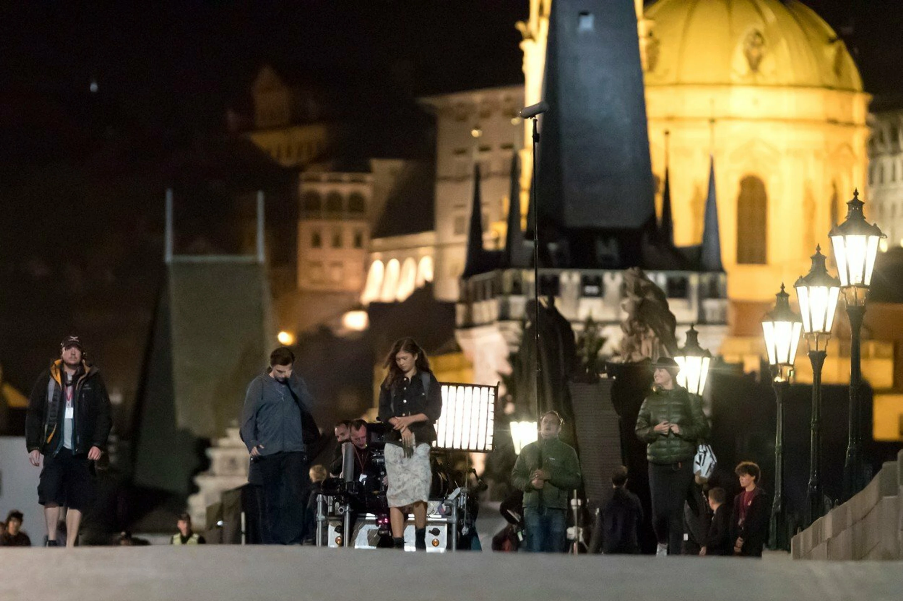 Tom Holland a Zendaya nakrúcajú nový film na Karlovom moste v Prahe