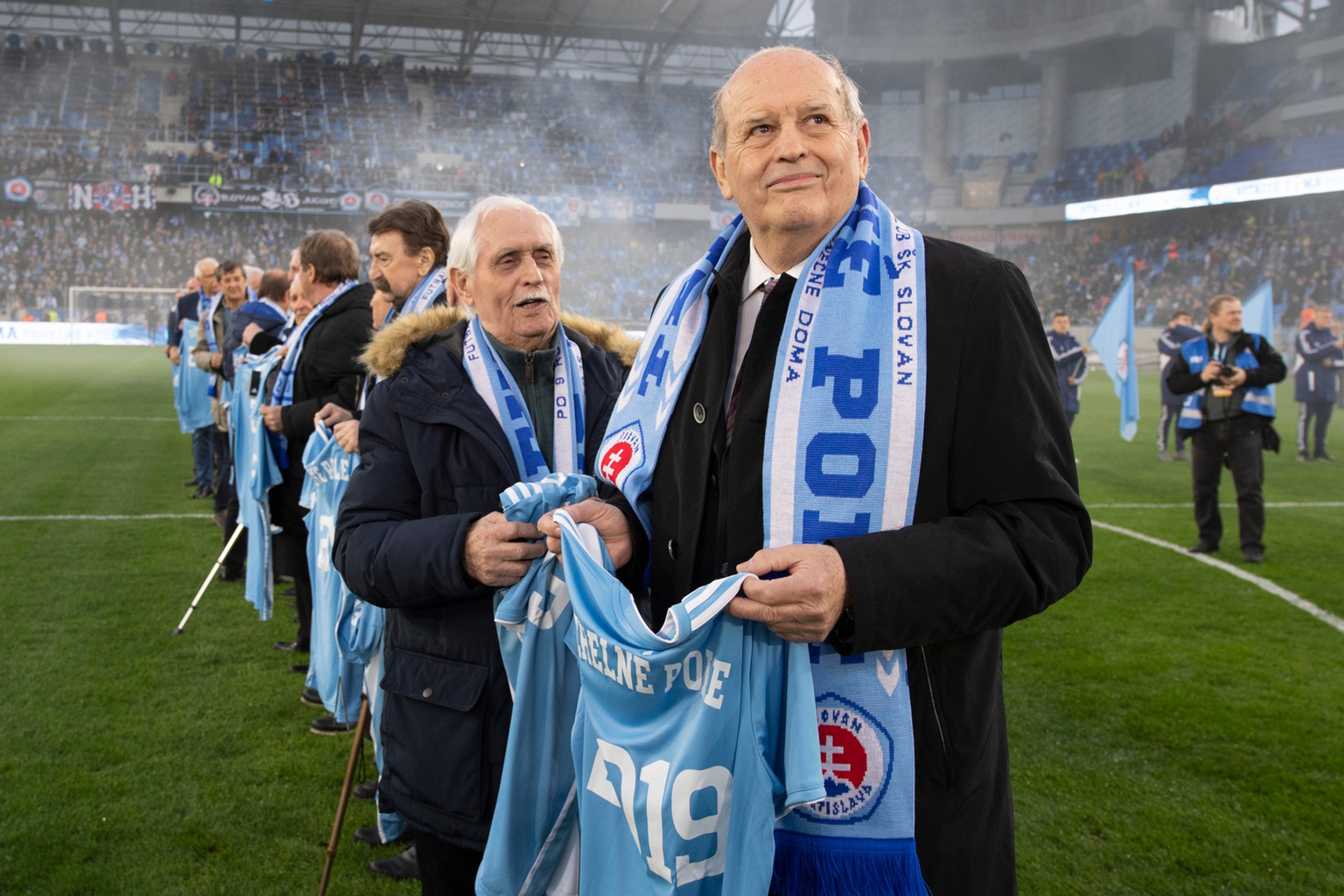 Ciro Immobile z Lazia Rím oslavuje gól proti AS Rím.