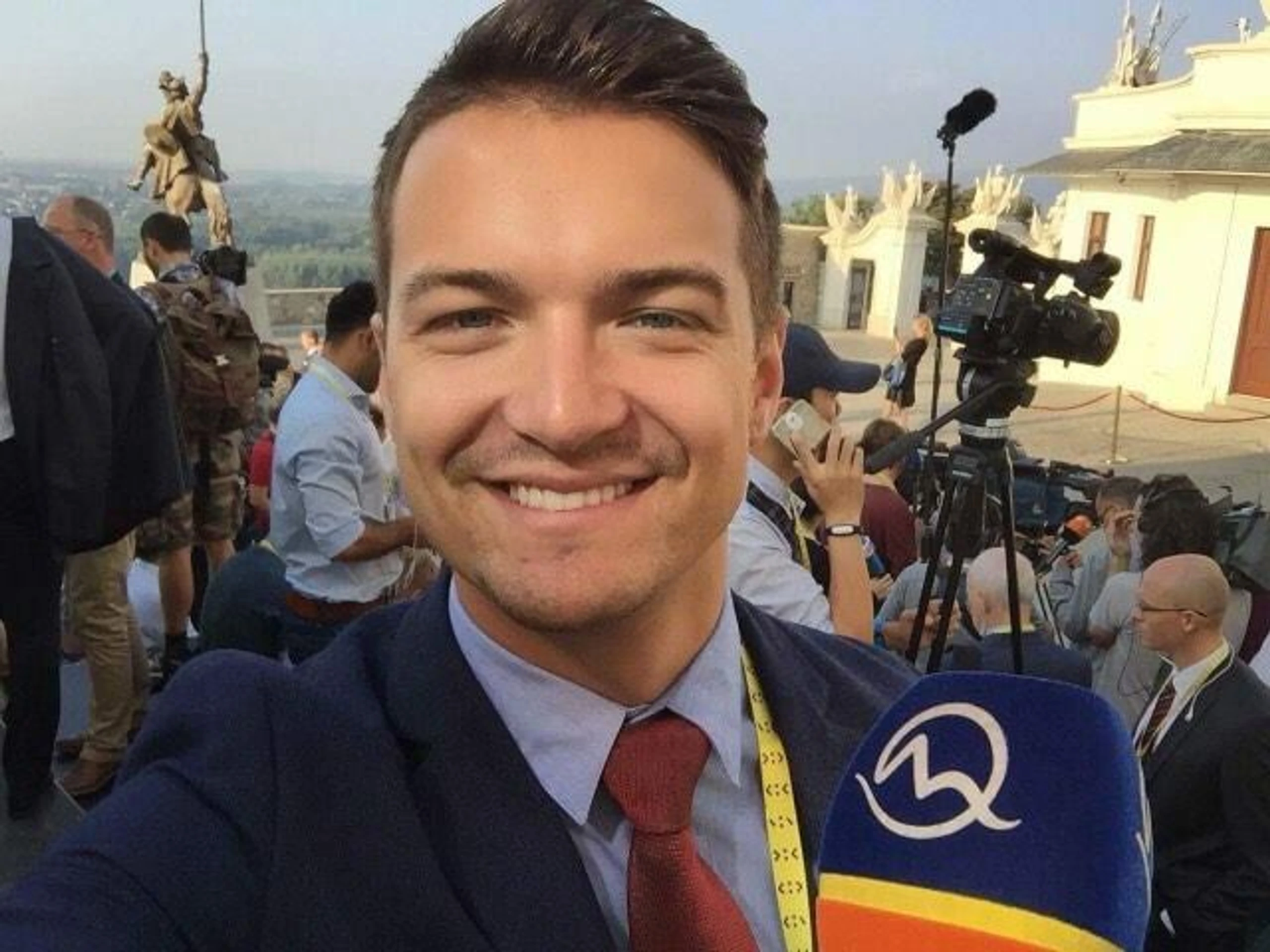 Redaktor Viktor Vincze si skrátil čakanie na európskych lídrov selfie fotkou.