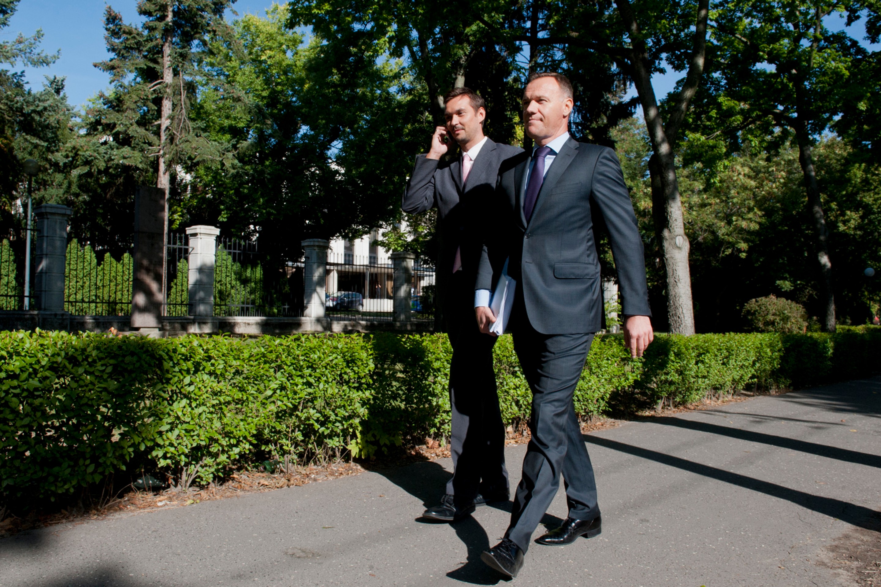 Minister zdravotníctva Viliam Čislák prišiel na rokovanie vlády pešo.